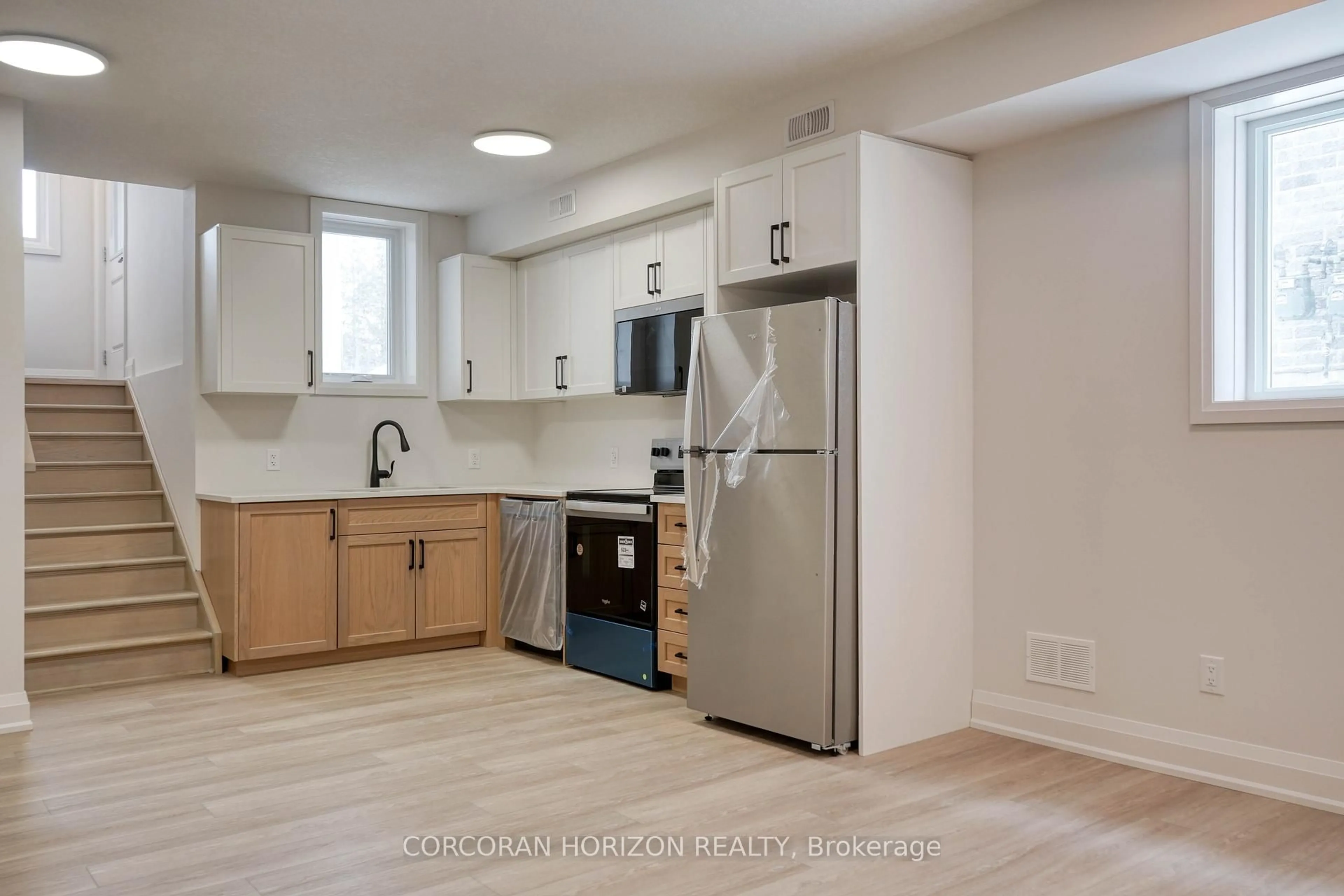 Standard kitchen, unknown for 800 Myers Rd #103, Cambridge Ontario N1R 5S2