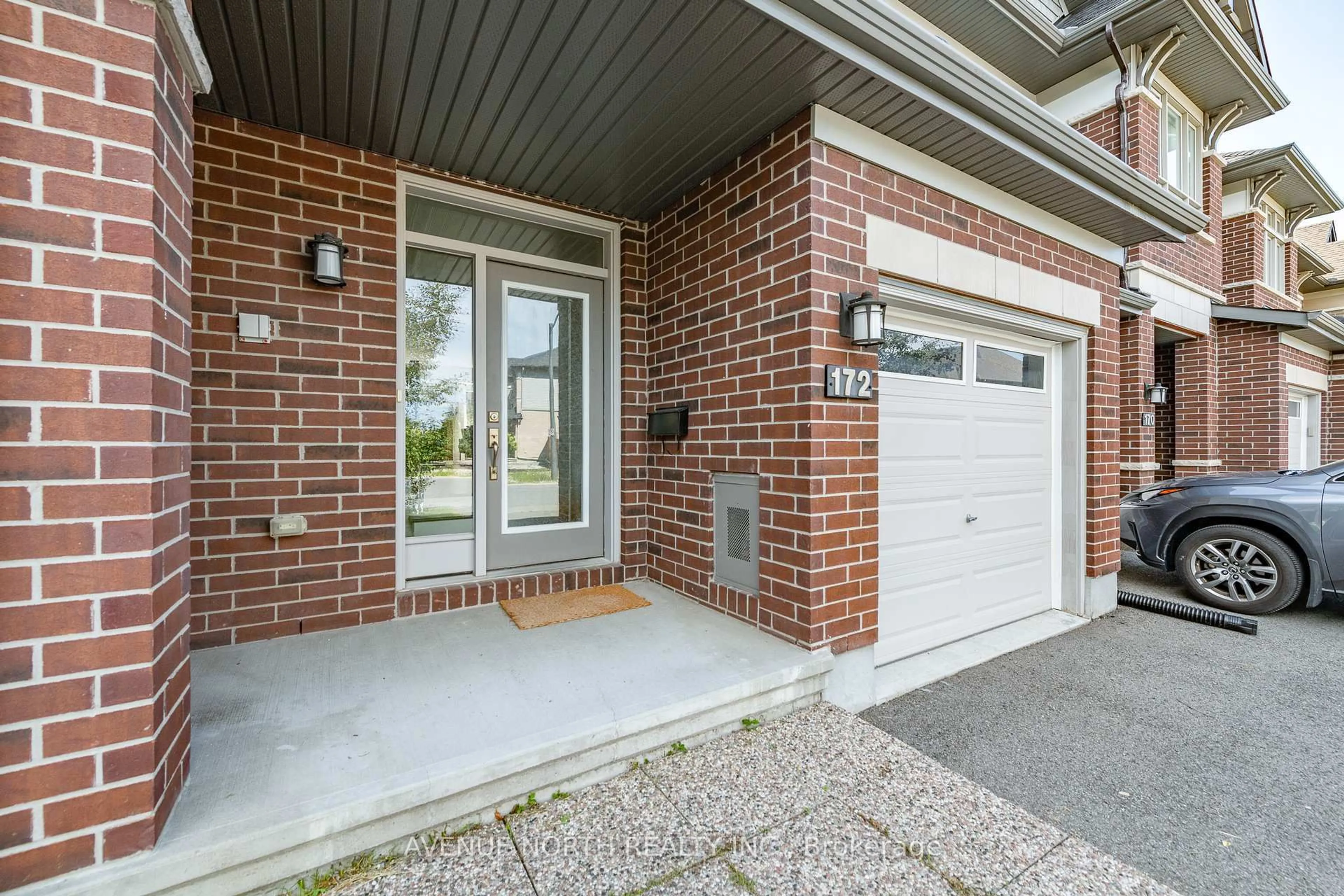 Home with brick exterior material, street for 172 Larimar Circ, Ottawa Ontario K1X 0B6