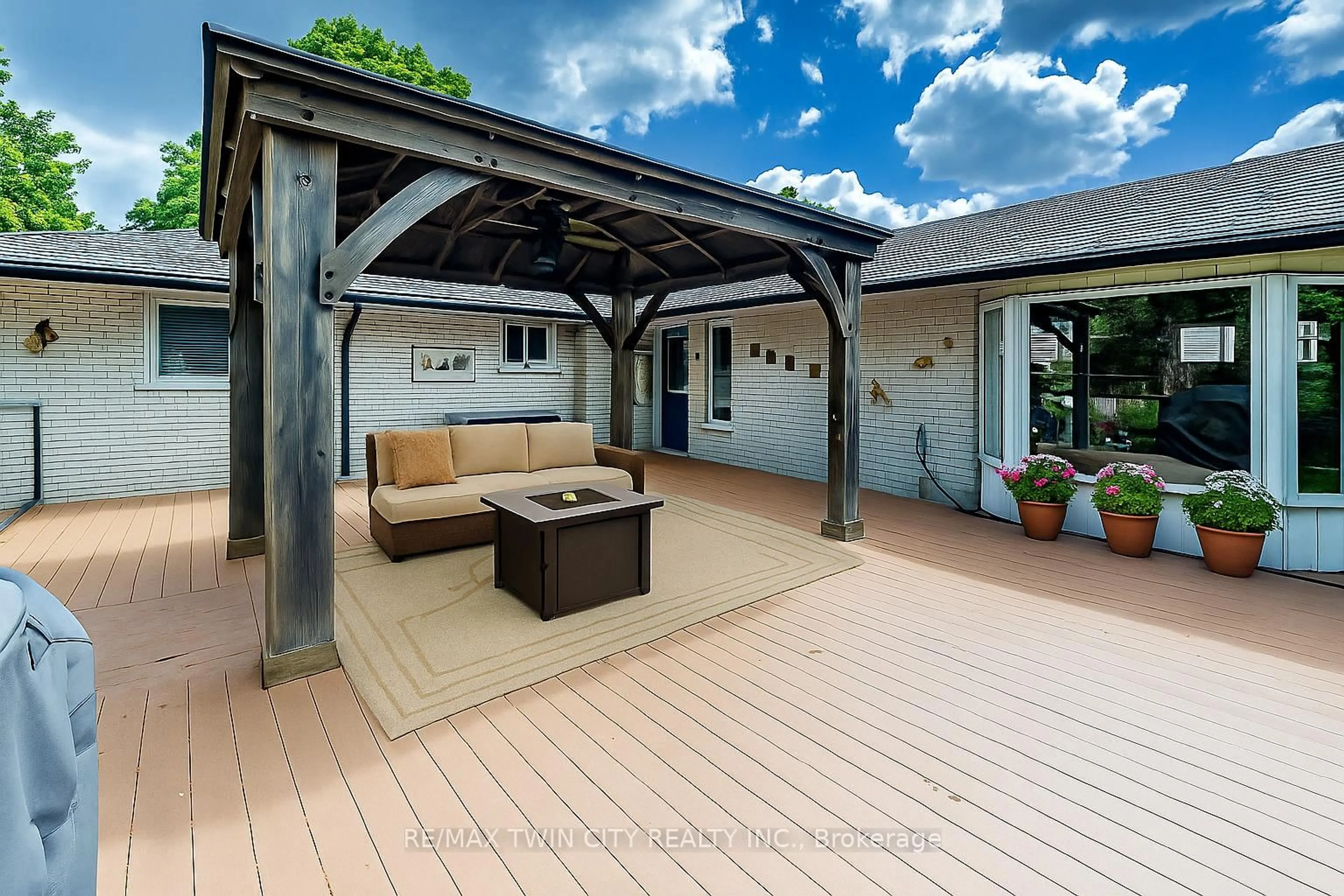 Patio, street for 28 Elmhurst Cres, Guelph Ontario N1H 6C7