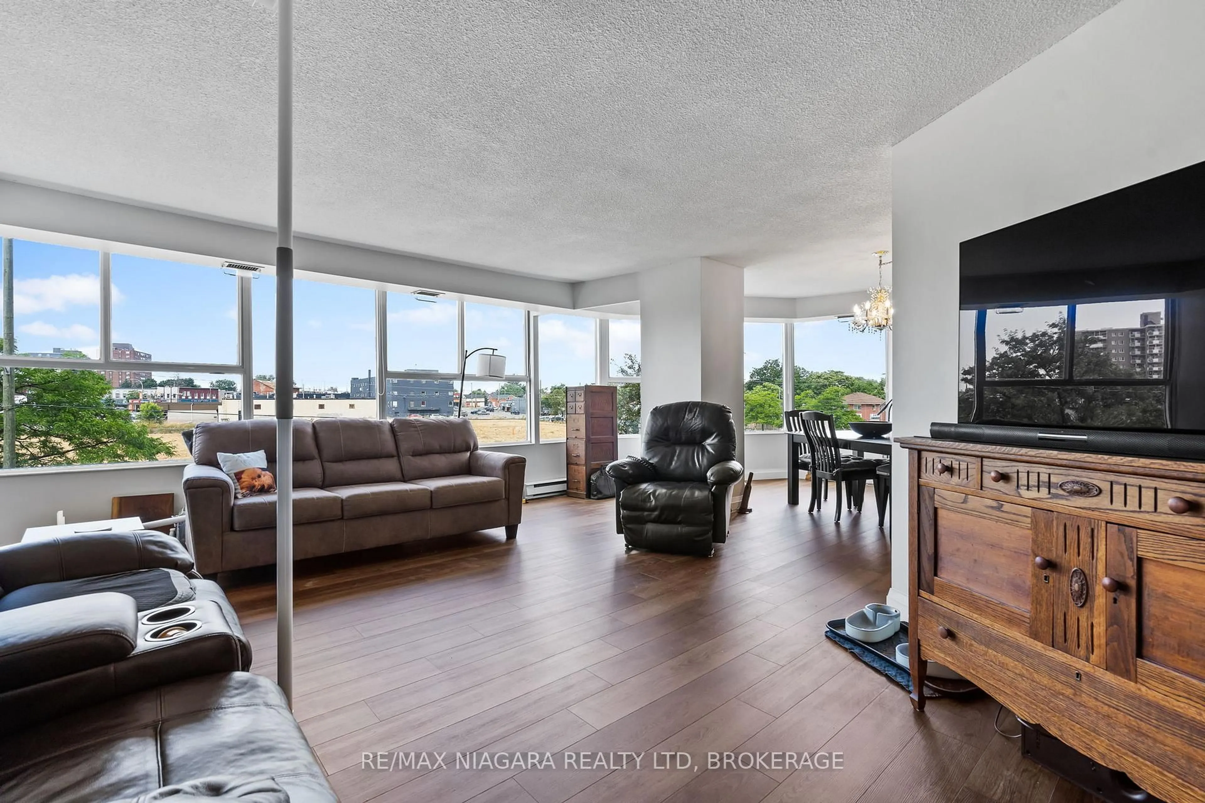 Living room with furniture, unknown for 7 Gale Cres #201, St. Catharines Ontario L2R 7M8