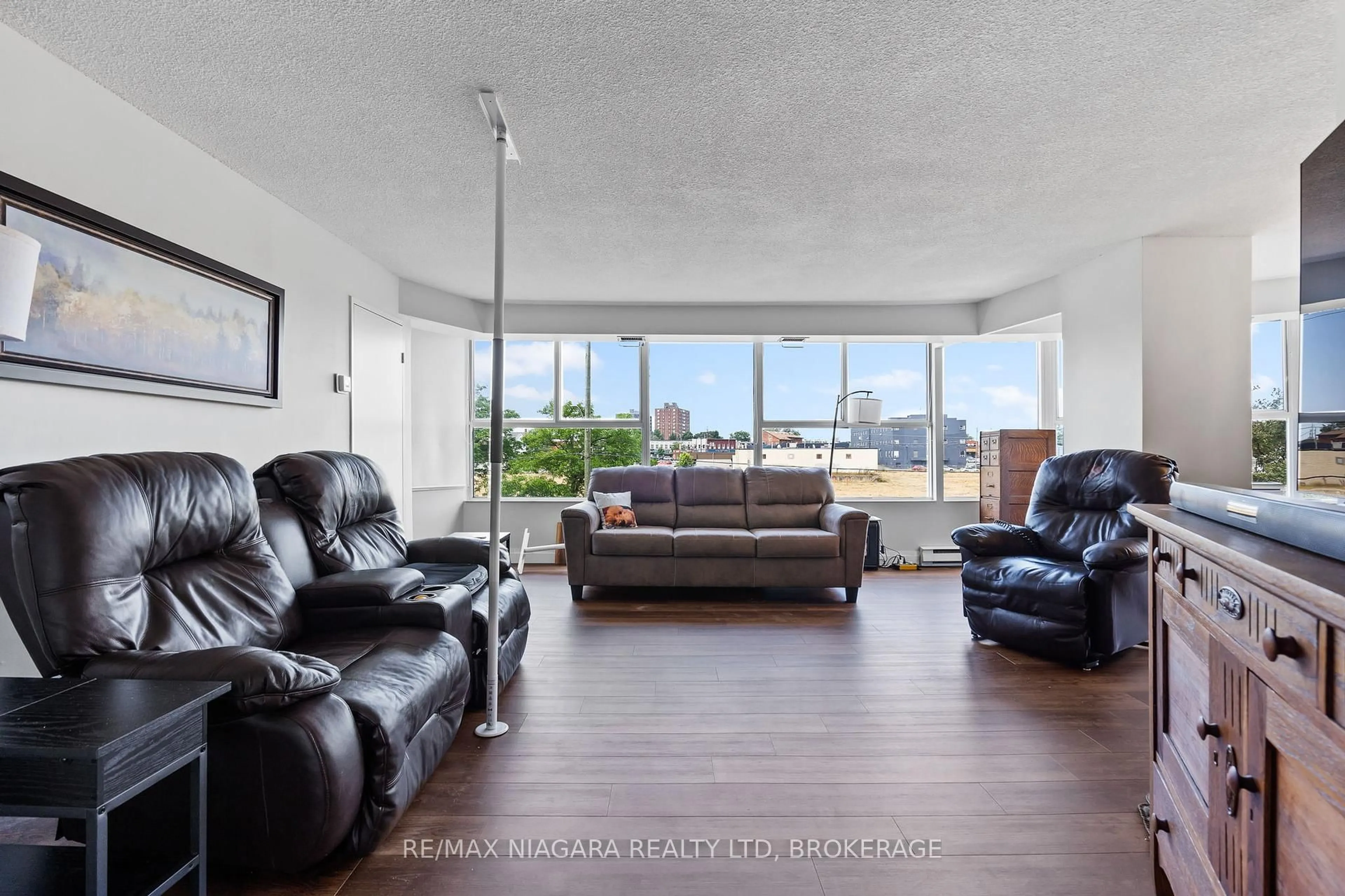 Living room with furniture, unknown for 7 Gale Cres #201, St. Catharines Ontario L2R 7M8