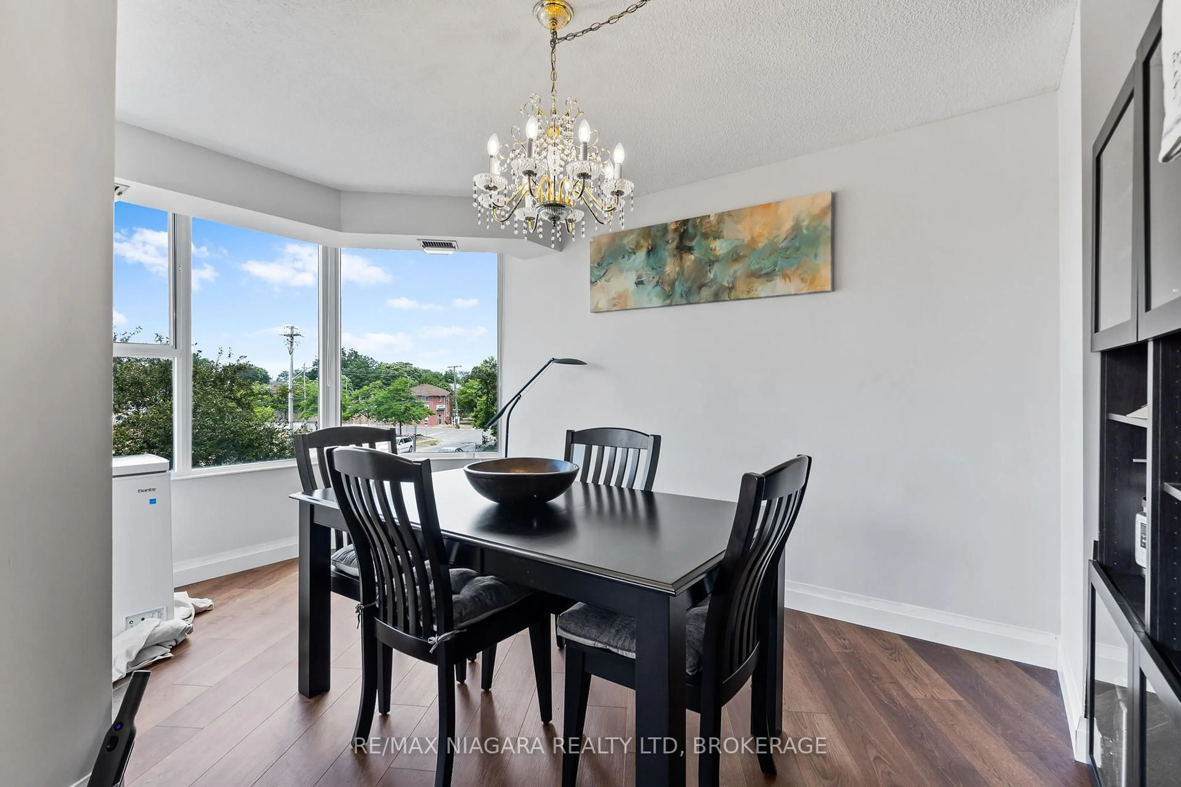 Dining room, wood/laminate floor for 7 Gale Cres #201, St. Catharines Ontario L2R 7M8