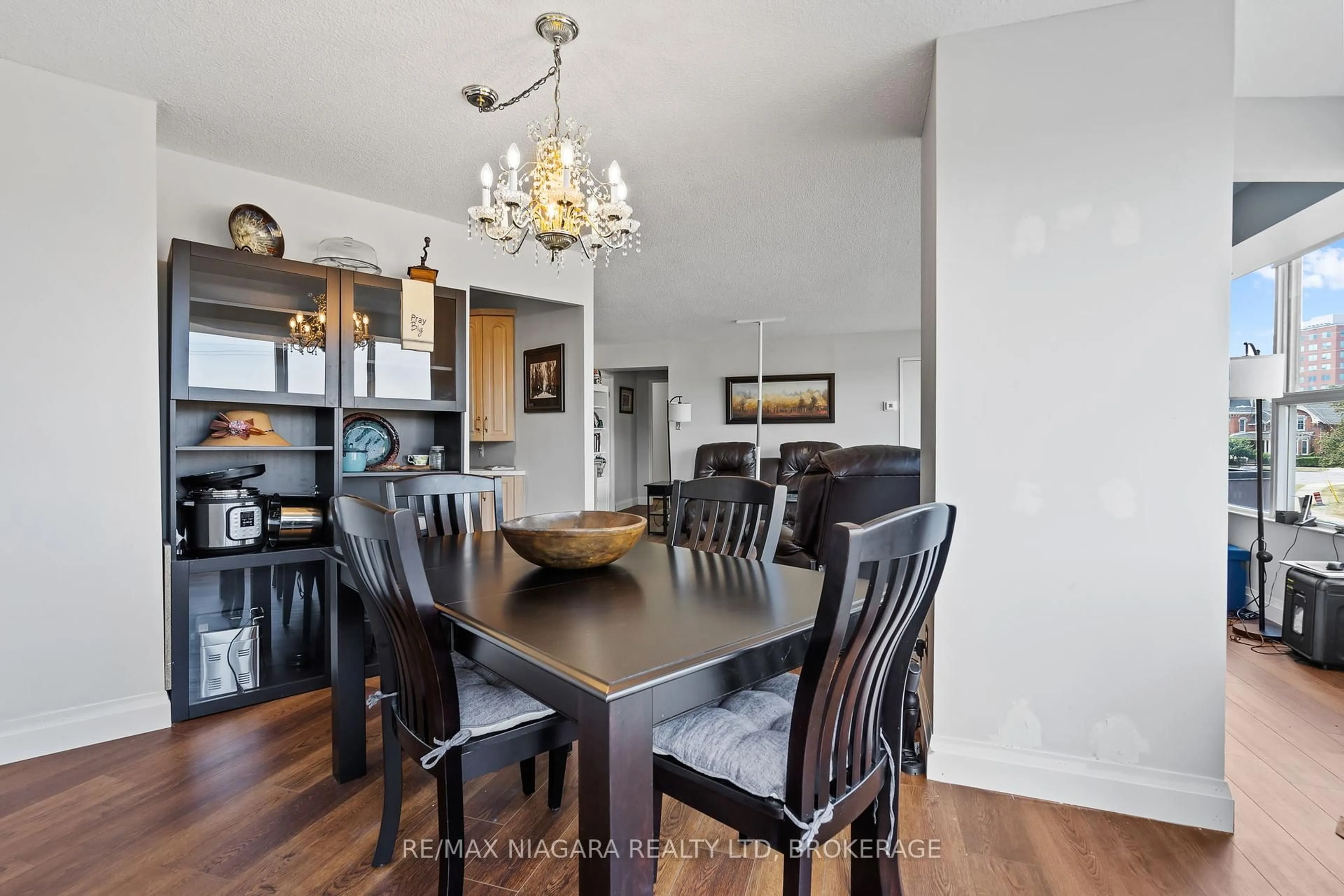 Dining room, wood/laminate floor for 7 Gale Cres #201, St. Catharines Ontario L2R 7M8