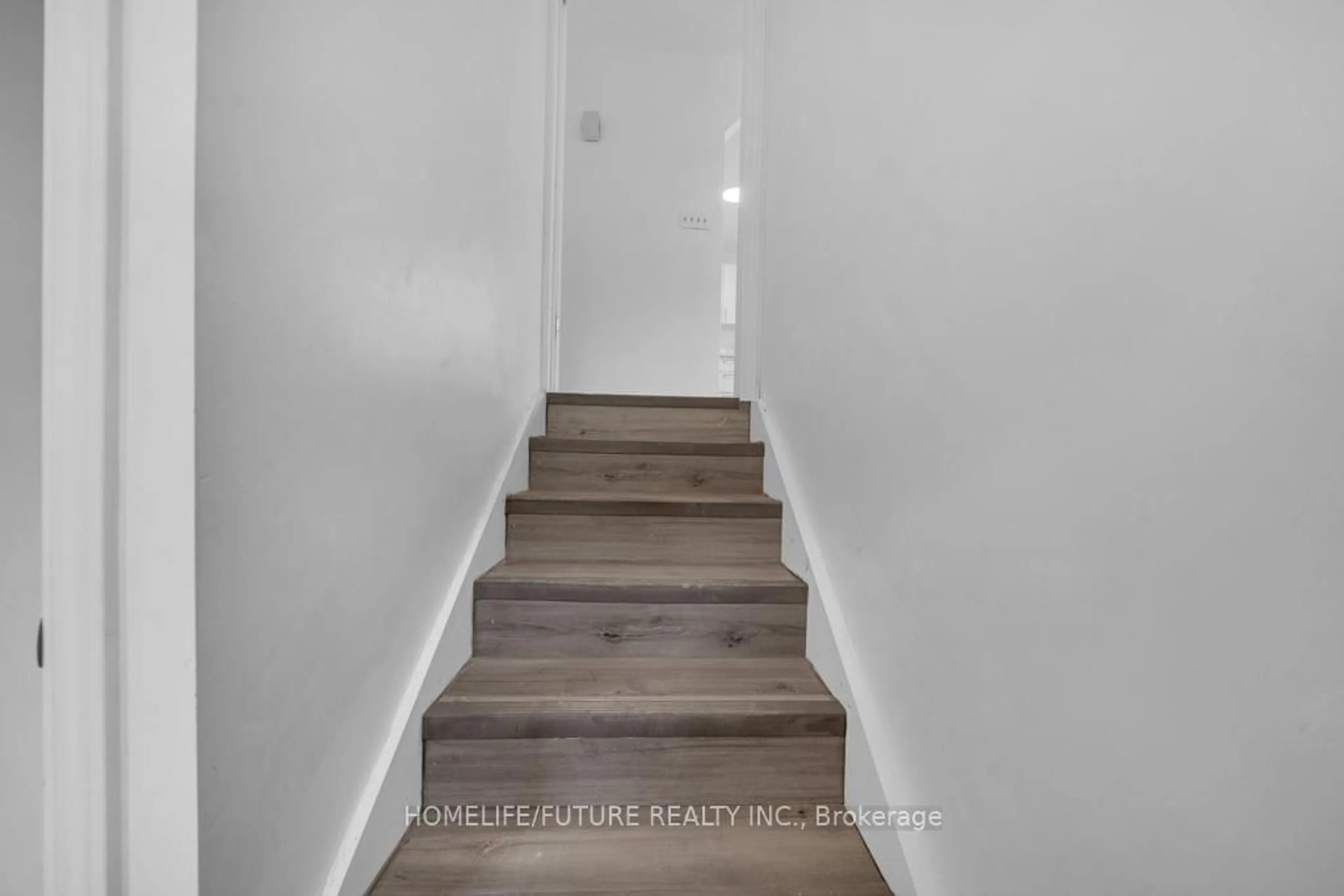 Stairs for 453 Crystal Dr, Peterborough South Ontario K9J 8L3