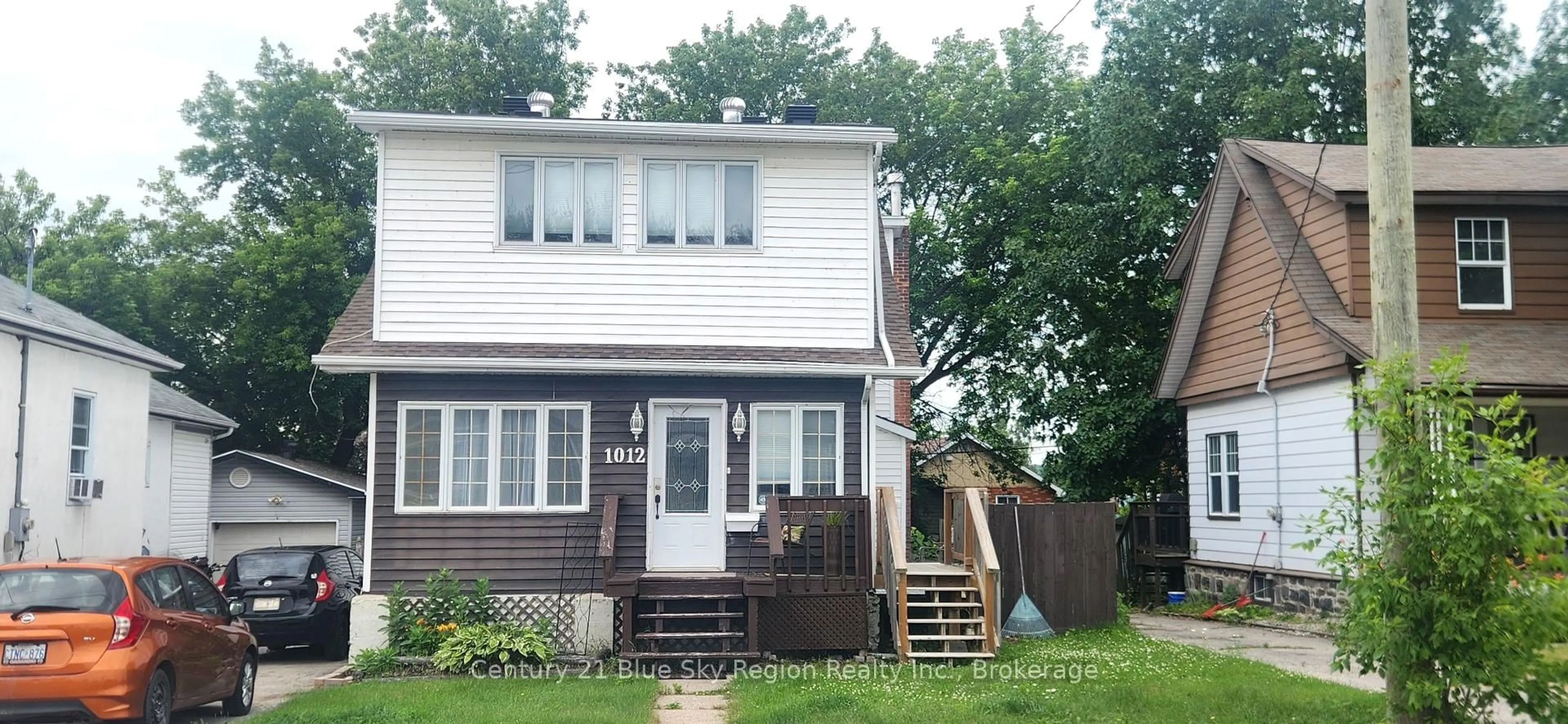 Home with vinyl exterior material, street for 1012 Maher St, North Bay Ontario P1B 2L7