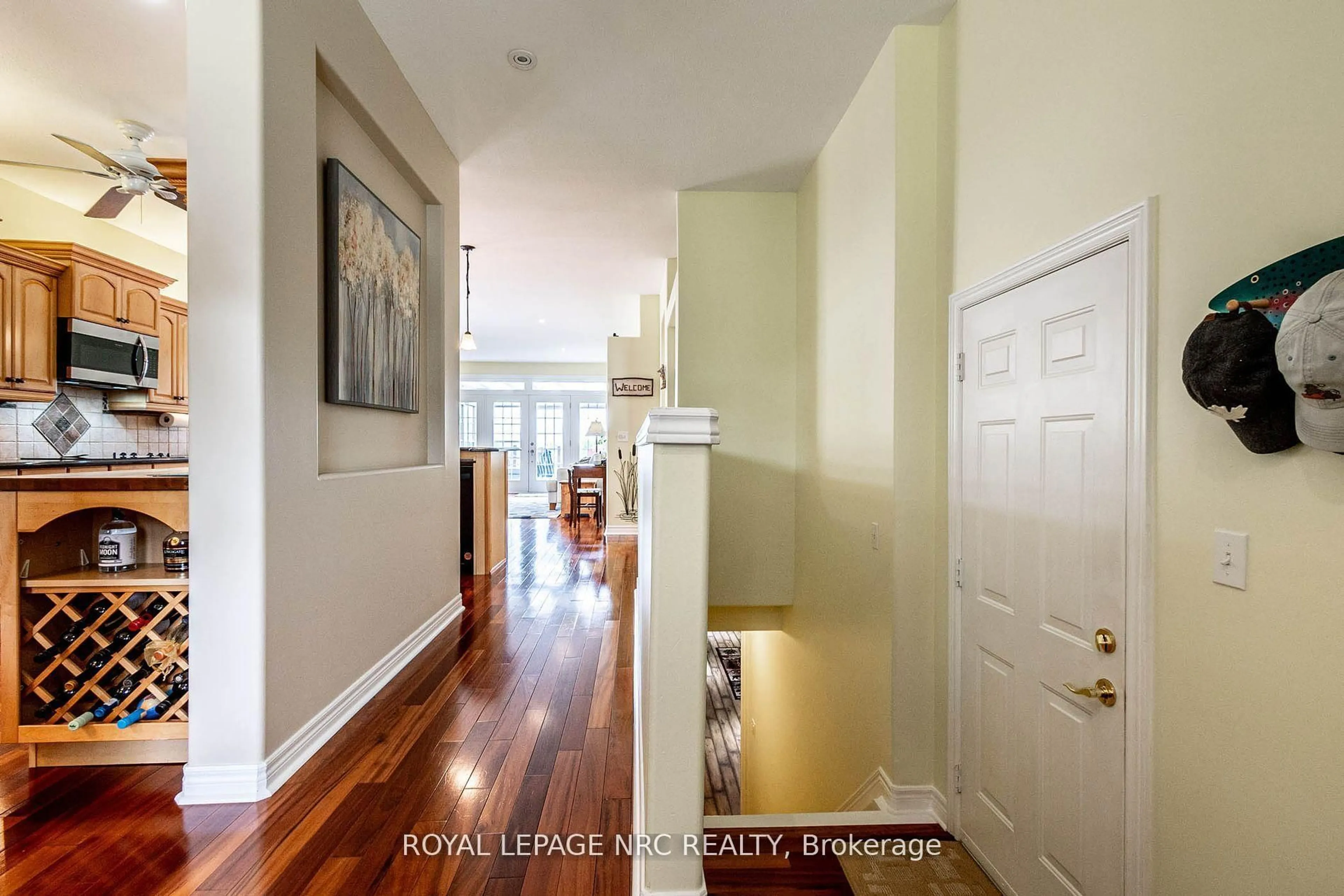 Indoor entryway for 3328 Dustan St, Lincoln Ontario L0R 2E0