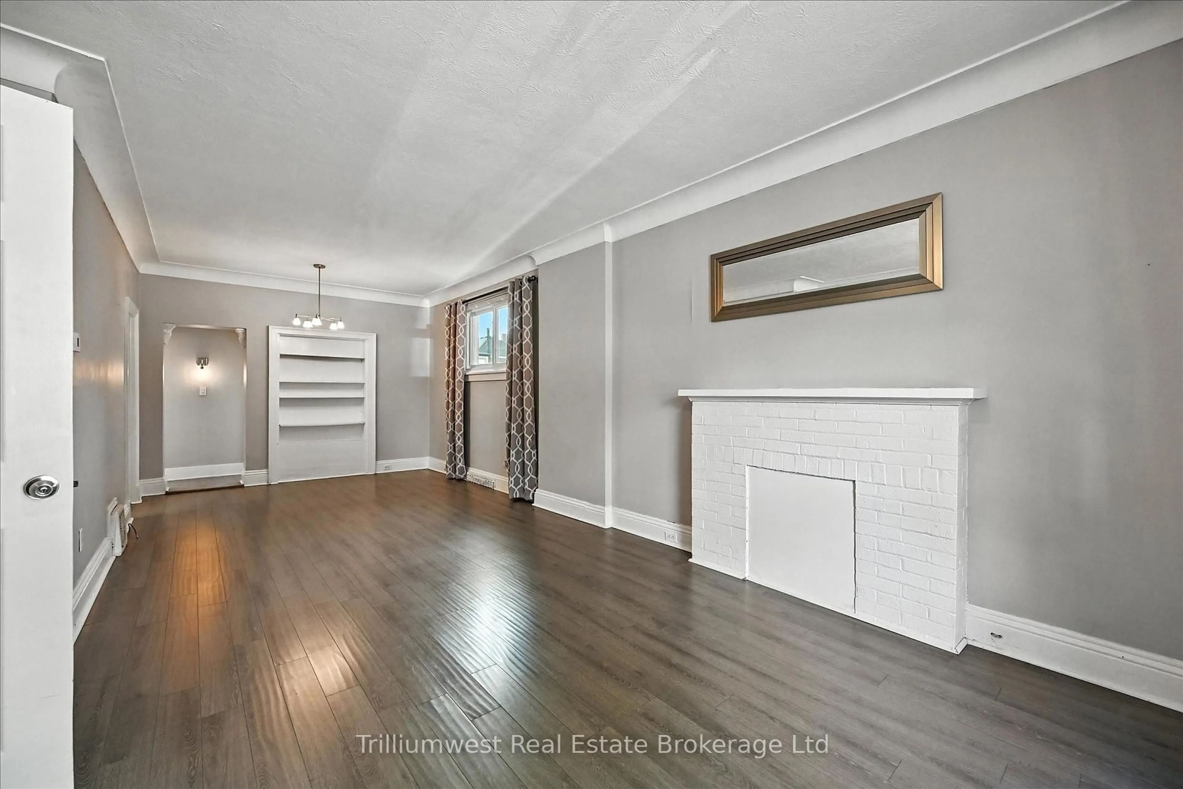 Unknown for 4 Madison Ave, Hamilton Ontario L8L 5Y3