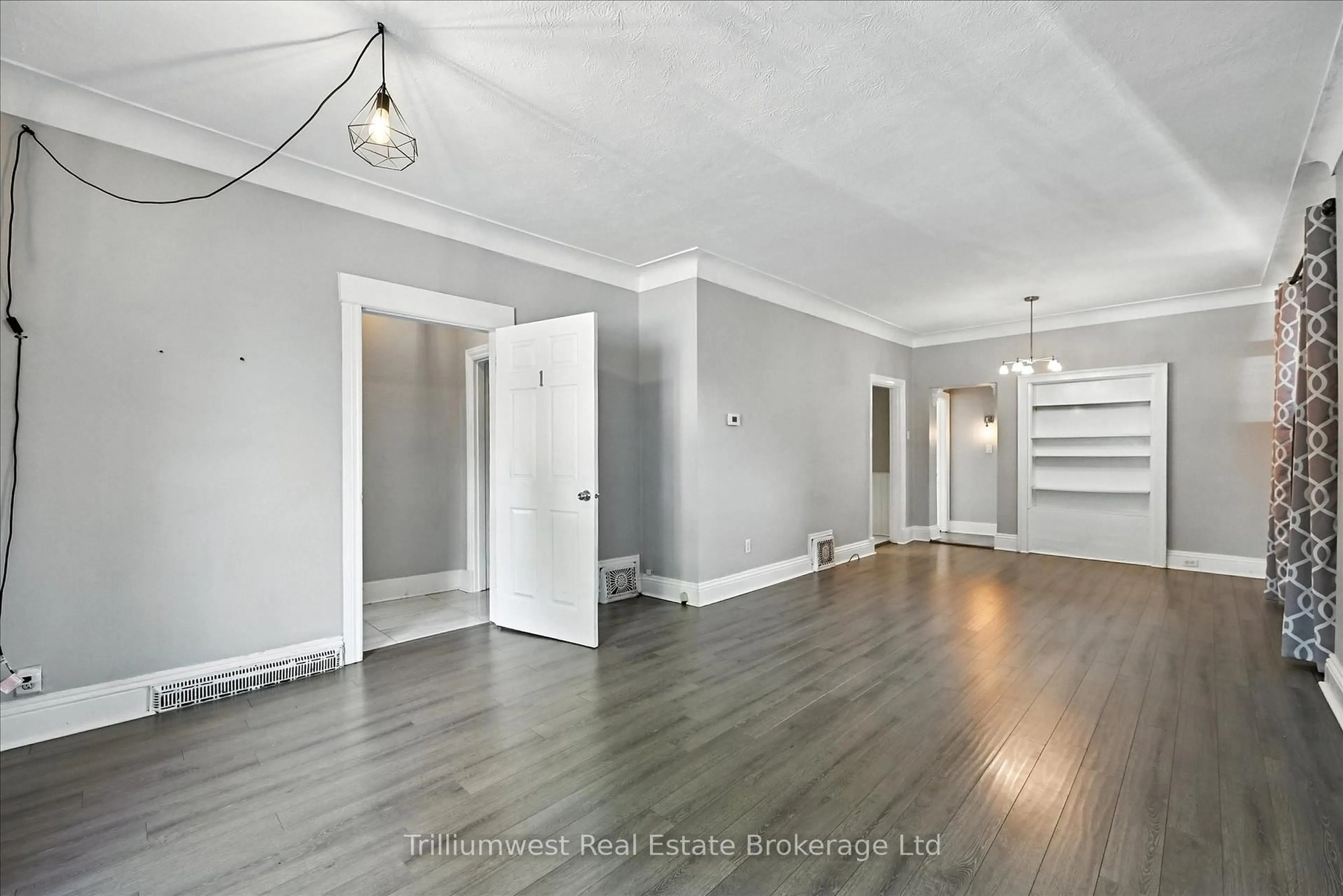 Unknown for 4 Madison Ave, Hamilton Ontario L8L 5Y3