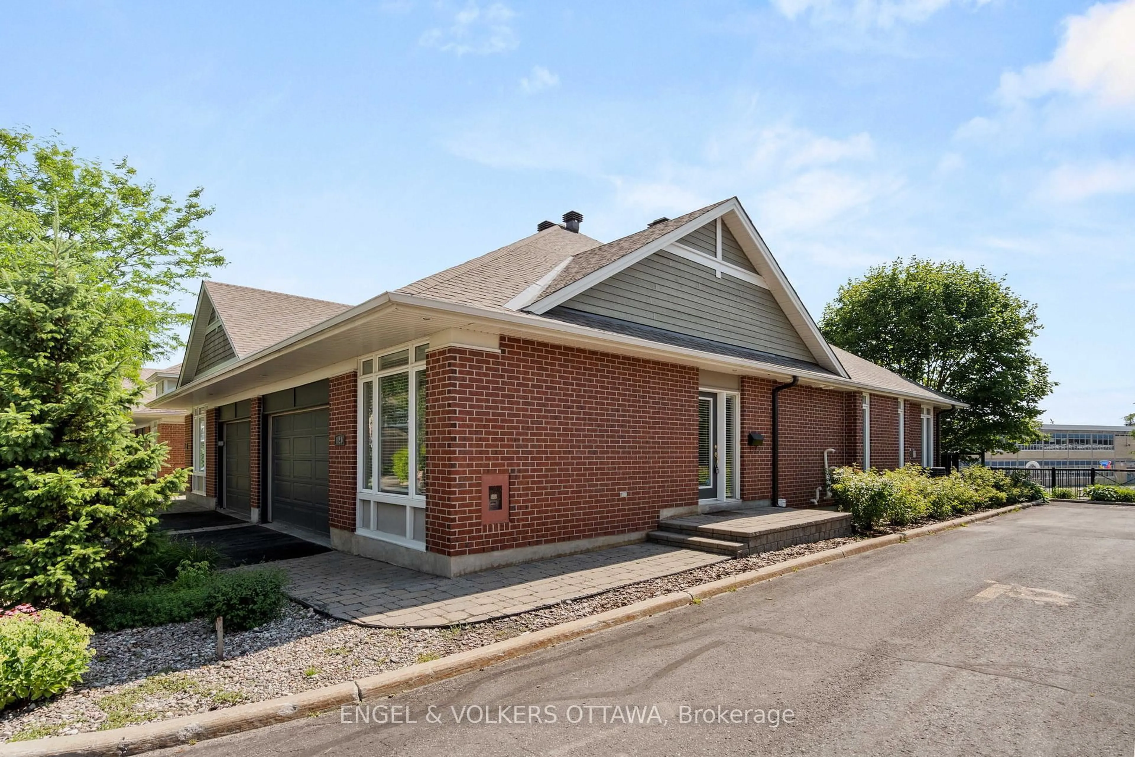 Home with brick exterior material, unknown for 120 Manorhill Private, Ottawa Ontario K1H 2J4