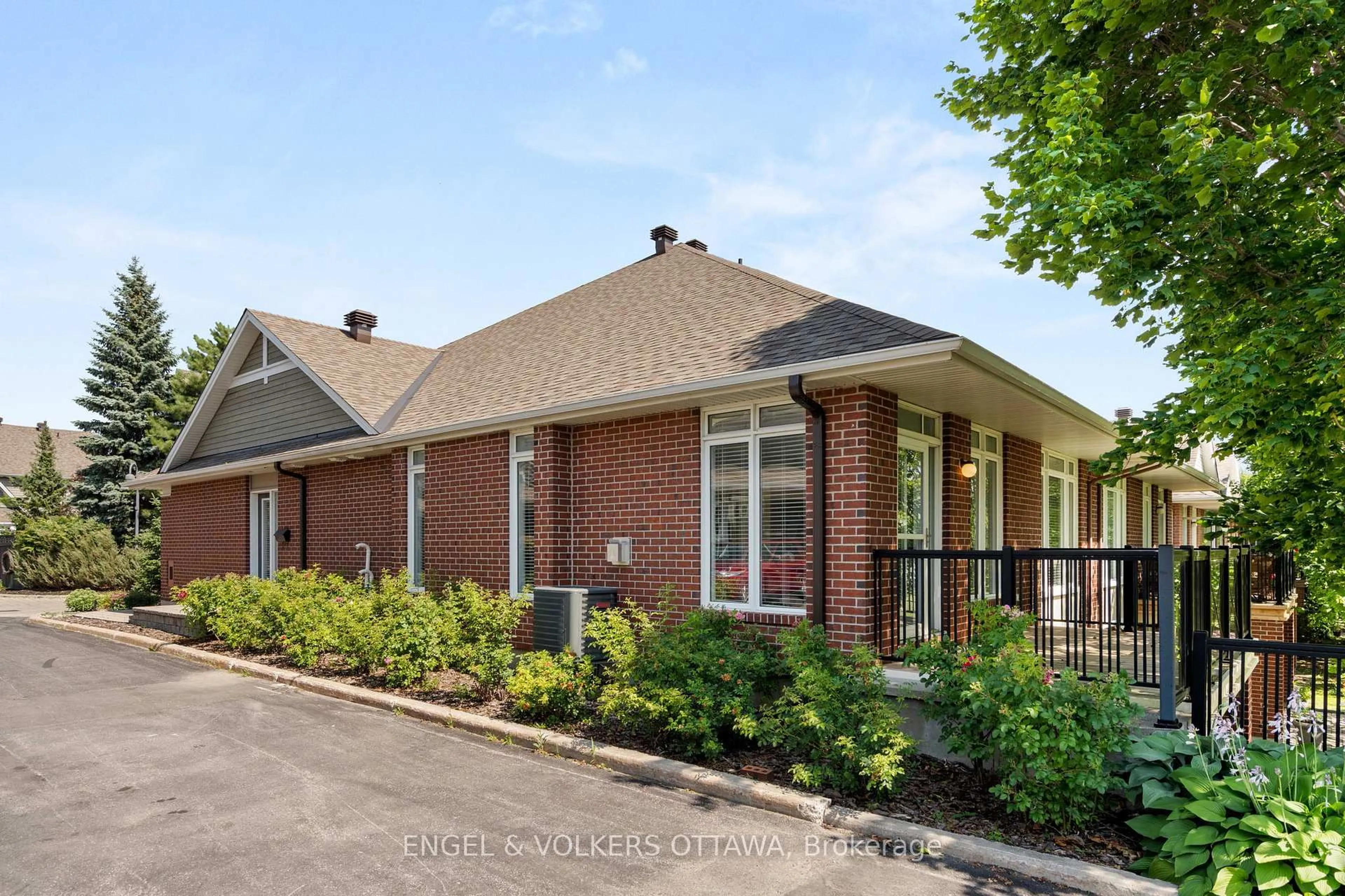 Home with brick exterior material, unknown for 120 Manorhill Private, Ottawa Ontario K1H 2J4