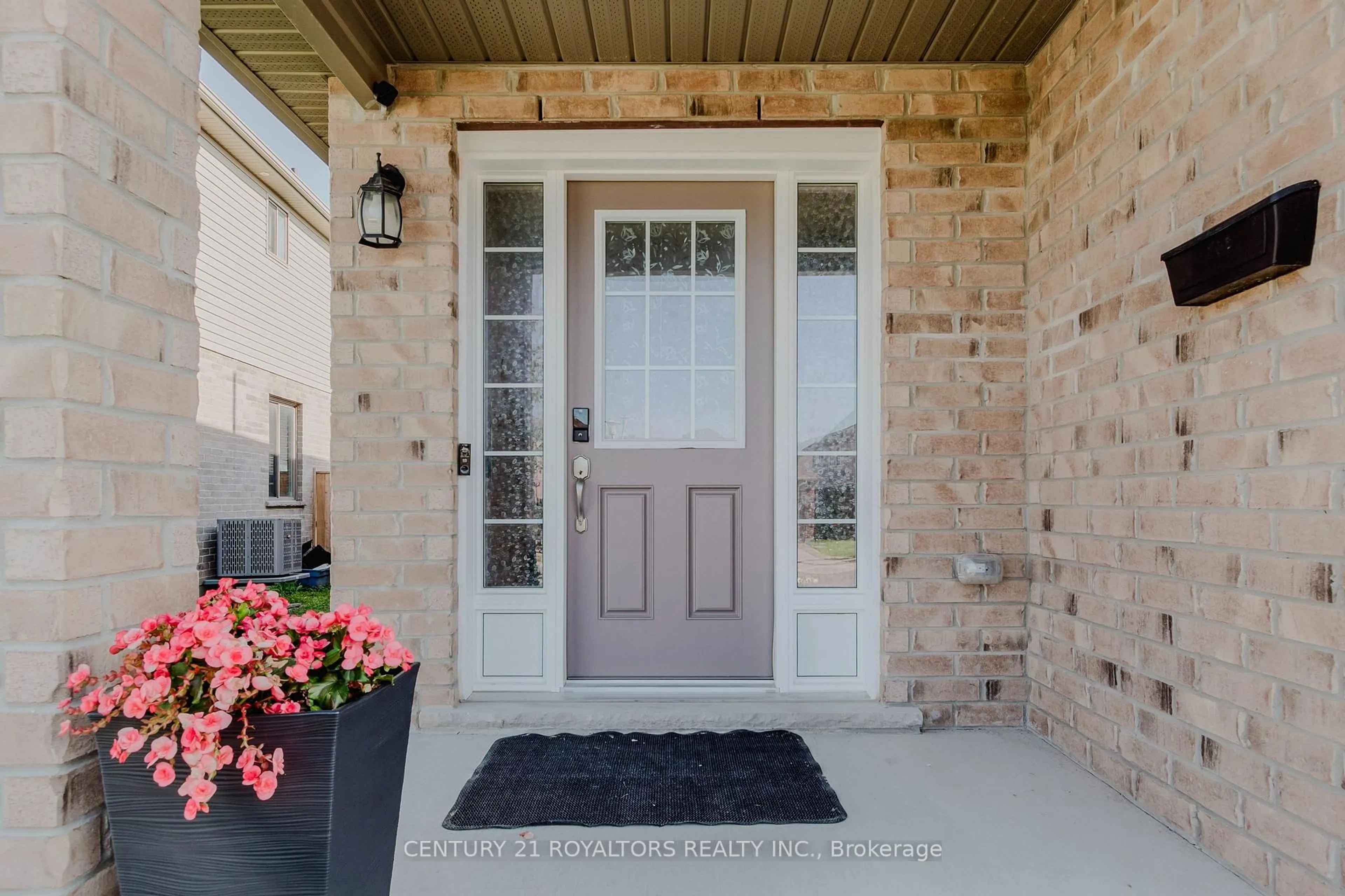 Indoor entryway for 1308 Lawson Rd, London North Ontario N6G 0G8