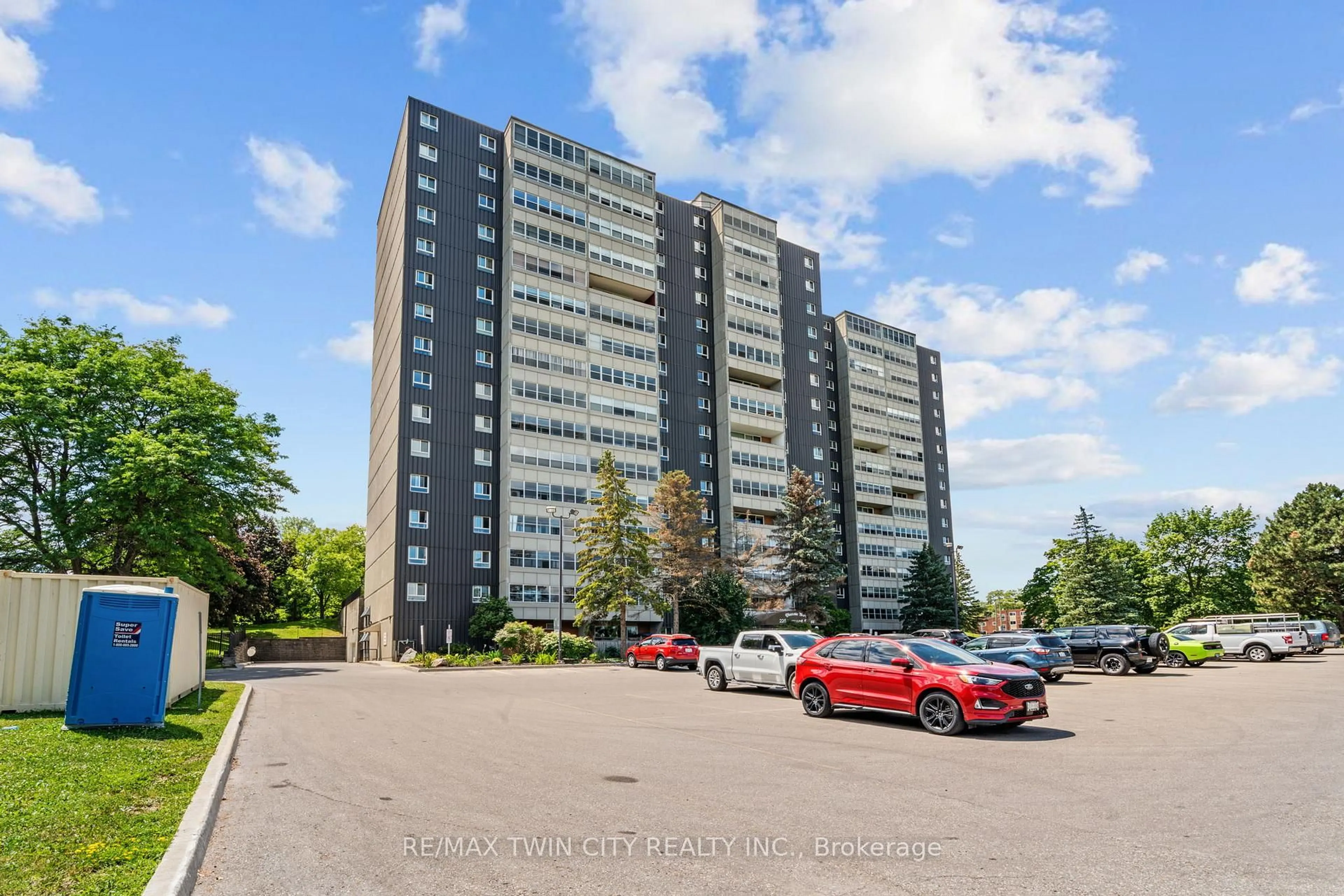 A pic from outside/outdoor area/front of a property/back of a property/a pic from drone, building for 225 HARVARD Place Ave #611, Waterloo Ontario N2J 4H4