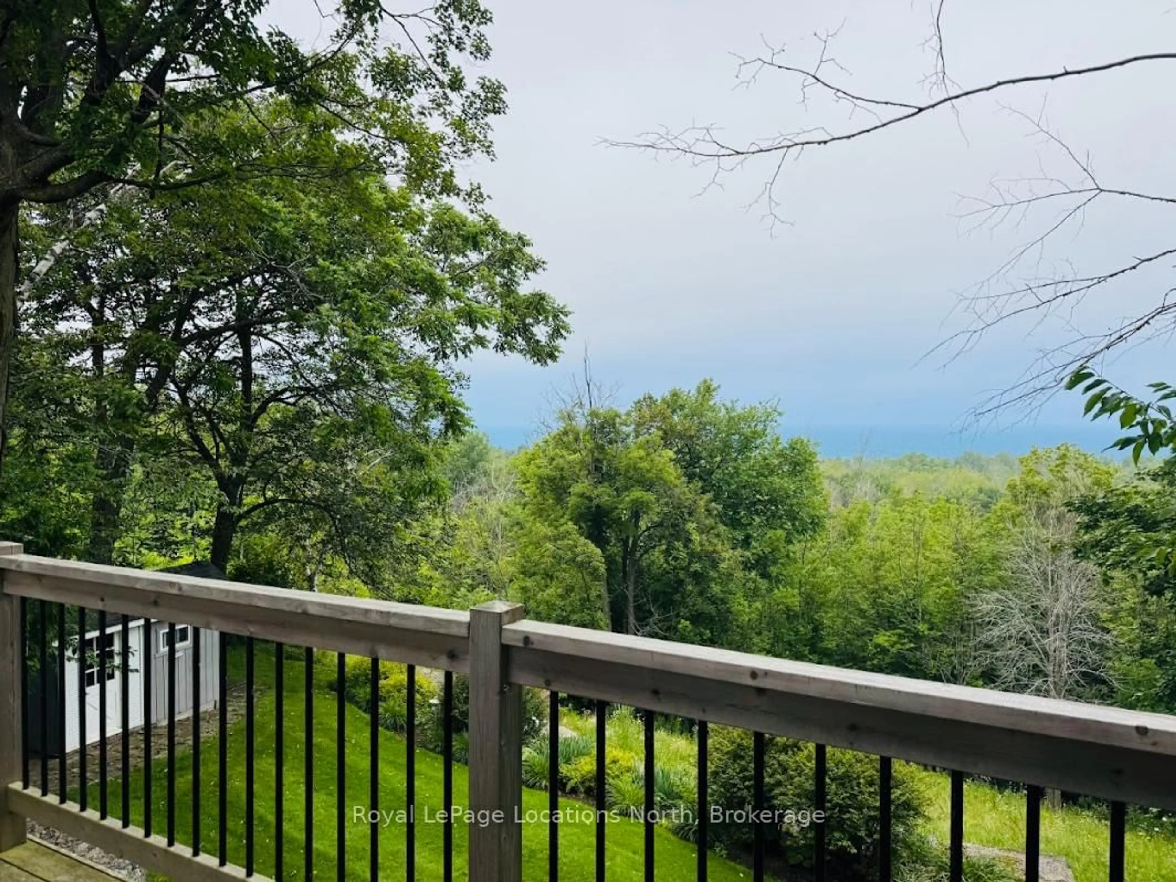 A pic from outside/outdoor area/front of a property/back of a property/a pic from drone, water/lake/river/ocean view for 192 Hidden Lake Rd, Blue Mountains Ontario L9Y 0T6