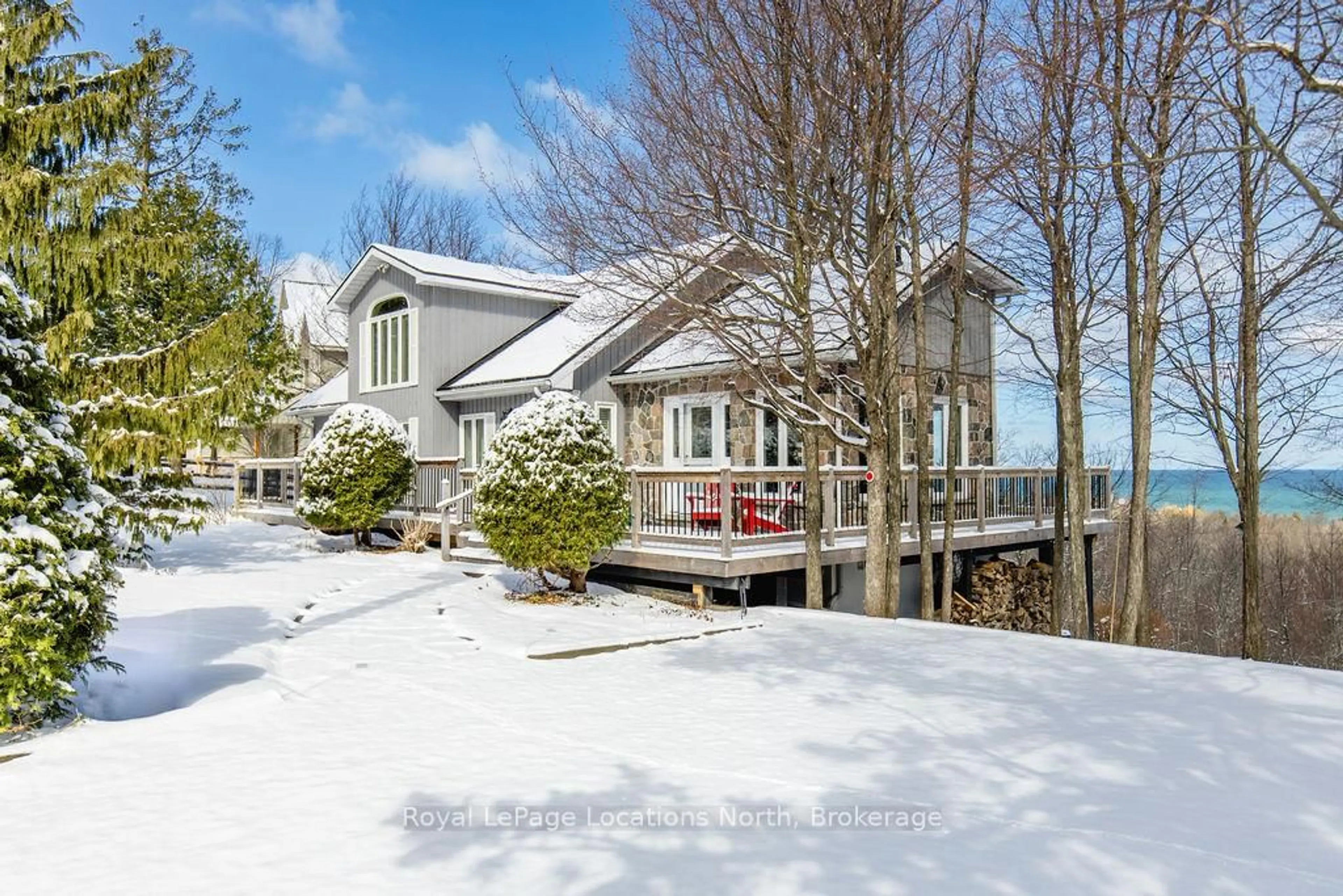 A pic from outside/outdoor area/front of a property/back of a property/a pic from drone, water/lake/river/ocean view for 192 Hidden Lake Rd, Blue Mountains Ontario L9Y 0T6