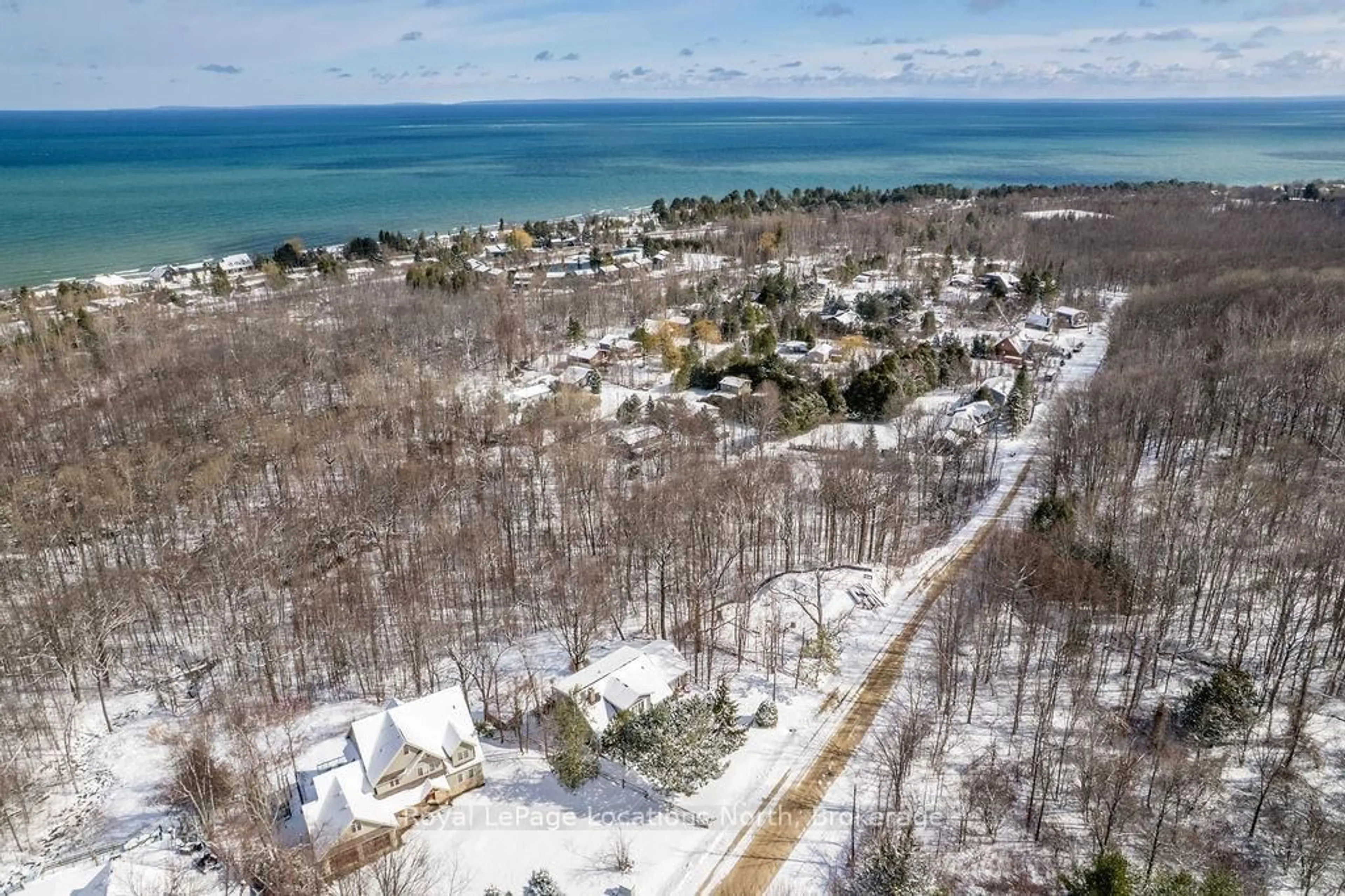 A pic from outside/outdoor area/front of a property/back of a property/a pic from drone, water/lake/river/ocean view for 192 Hidden Lake Rd, Blue Mountains Ontario L9Y 0T6