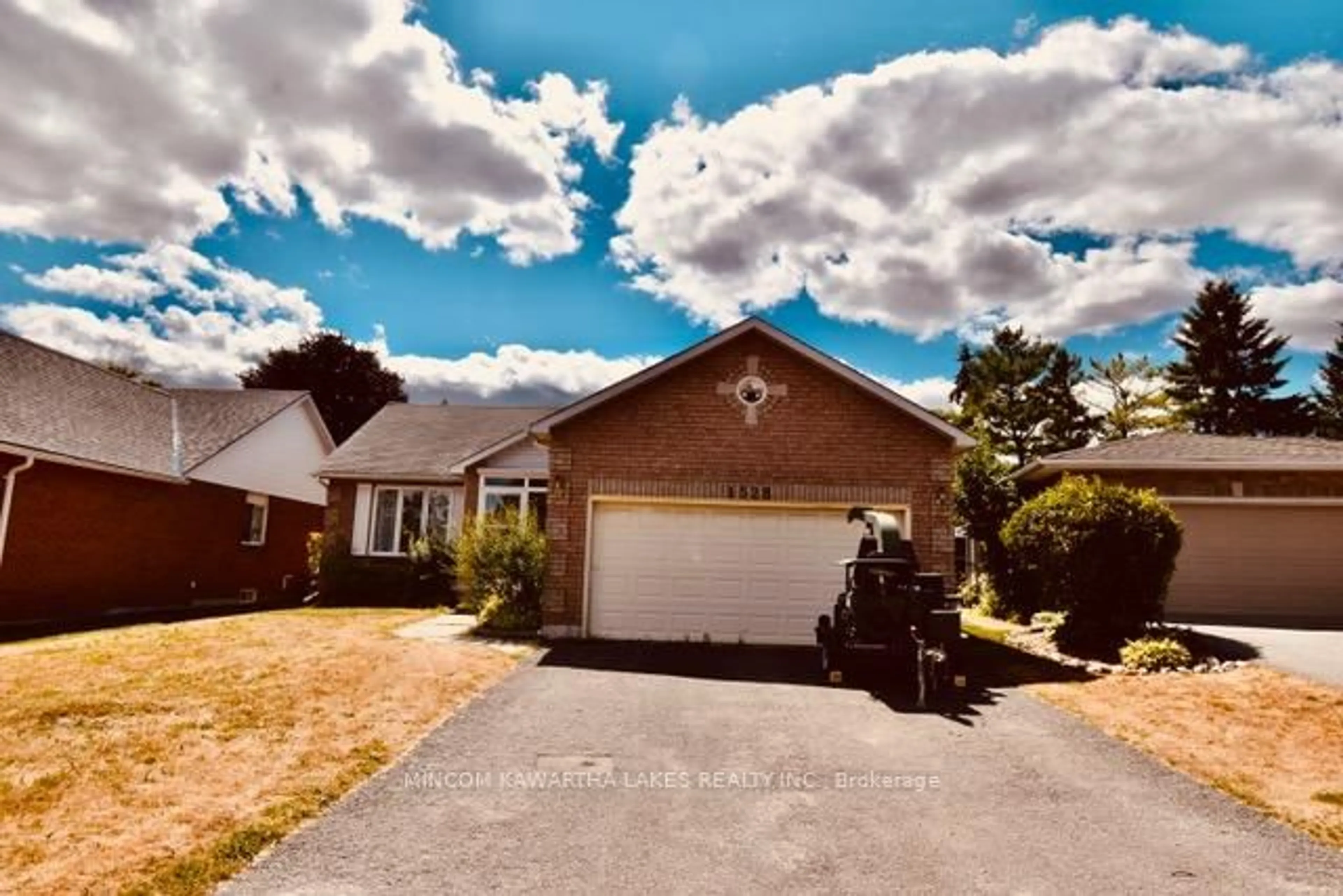 A pic from outside/outdoor area/front of a property/back of a property/a pic from drone, street for 1528 Glenforest Cres, Peterborough West Ontario K9K 2J2