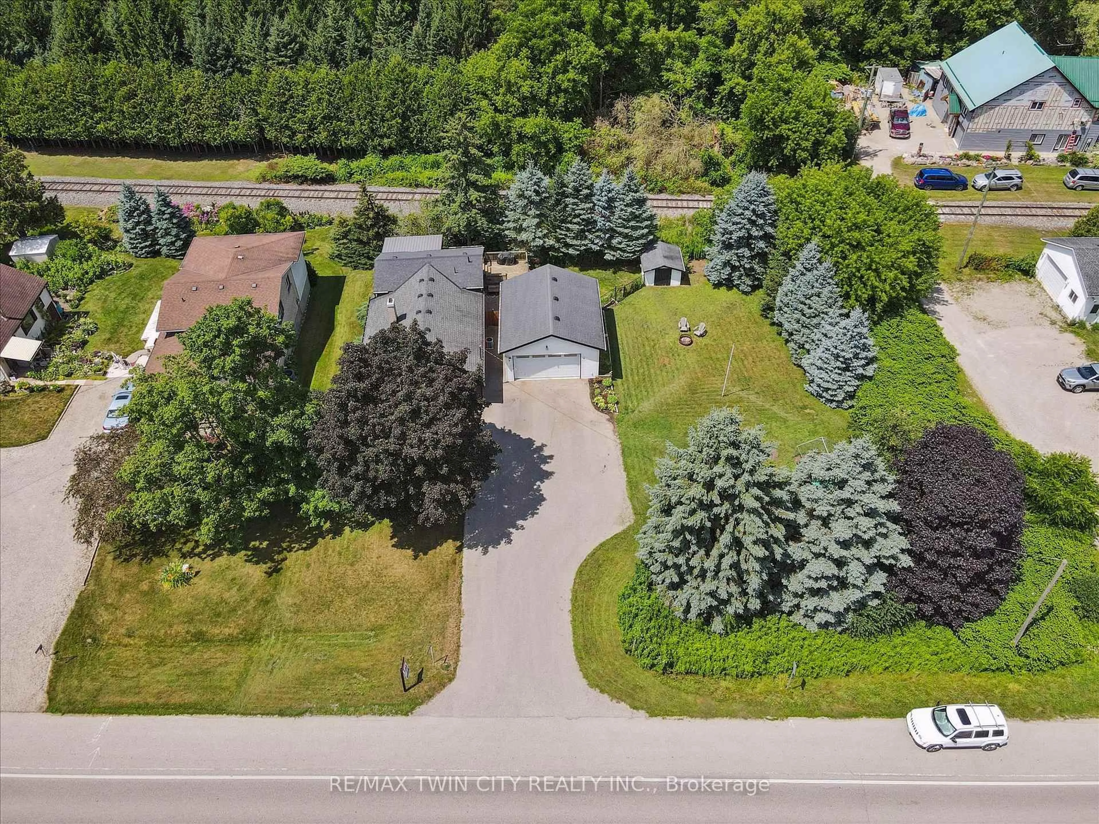 A pic from outside/outdoor area/front of a property/back of a property/a pic from drone, street for 585033 County 9 Rd, Woodstock Ontario N4S 7V6