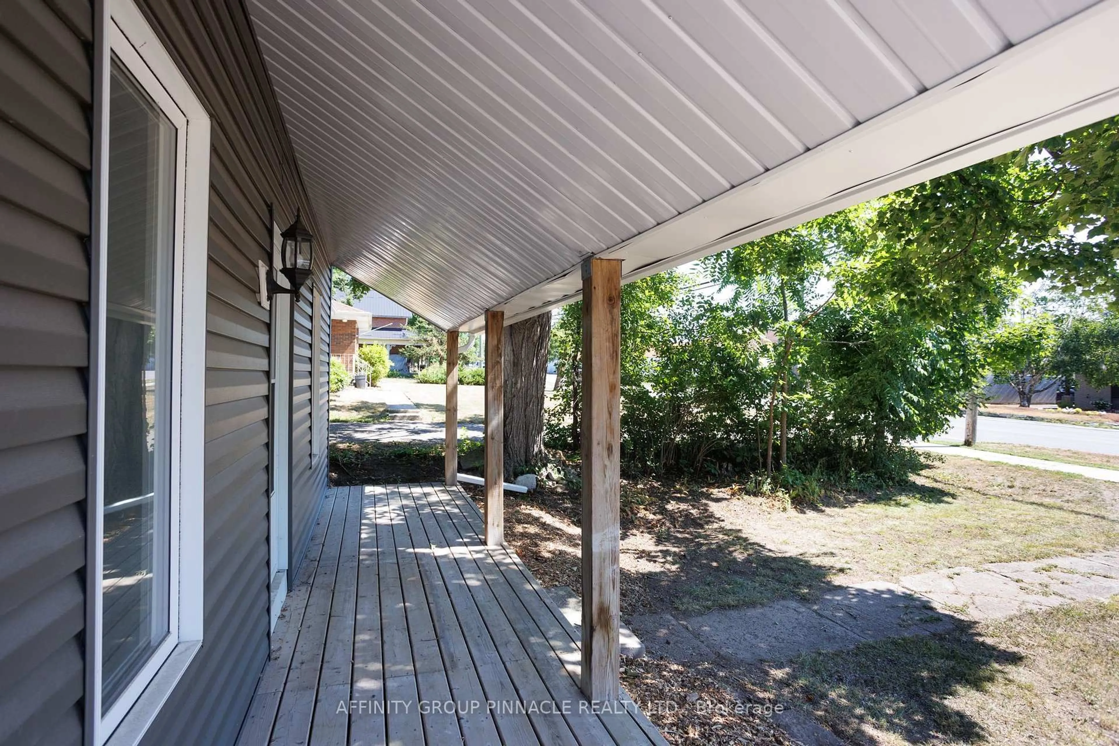 Patio, street for 190 Main St, Kawartha Lakes Ontario K0M 1A0