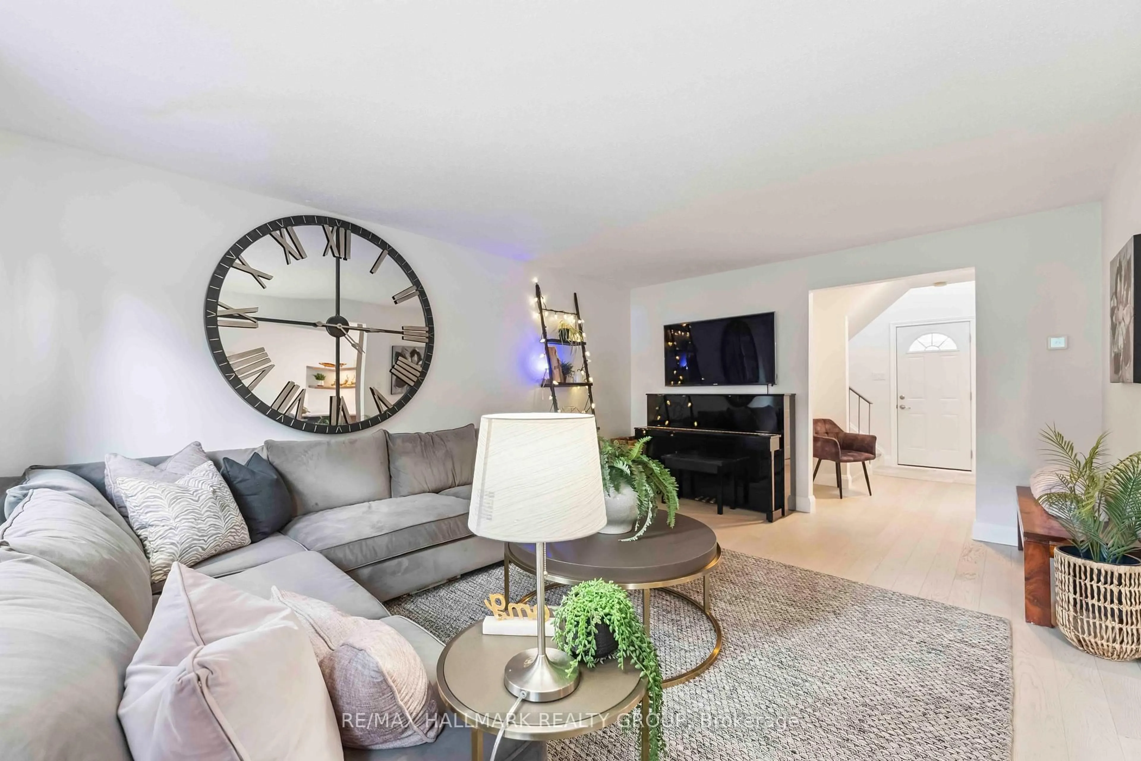 Living room with furniture, unknown for 141 Rutherford Crt, Ottawa Ontario K2K 1N5