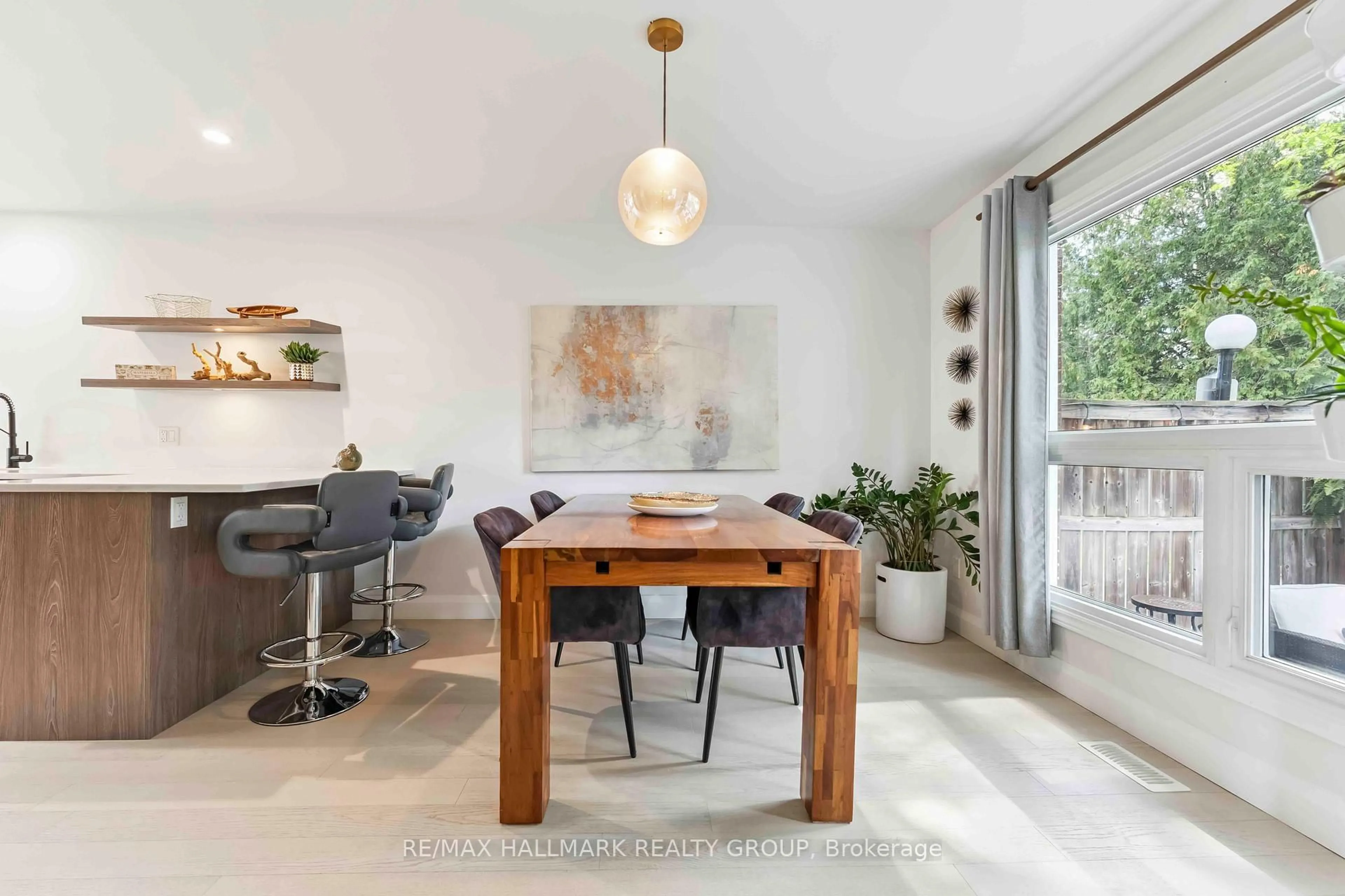 Dining room, ceramic/tile floor for 141 Rutherford Crt, Ottawa Ontario K2K 1N5