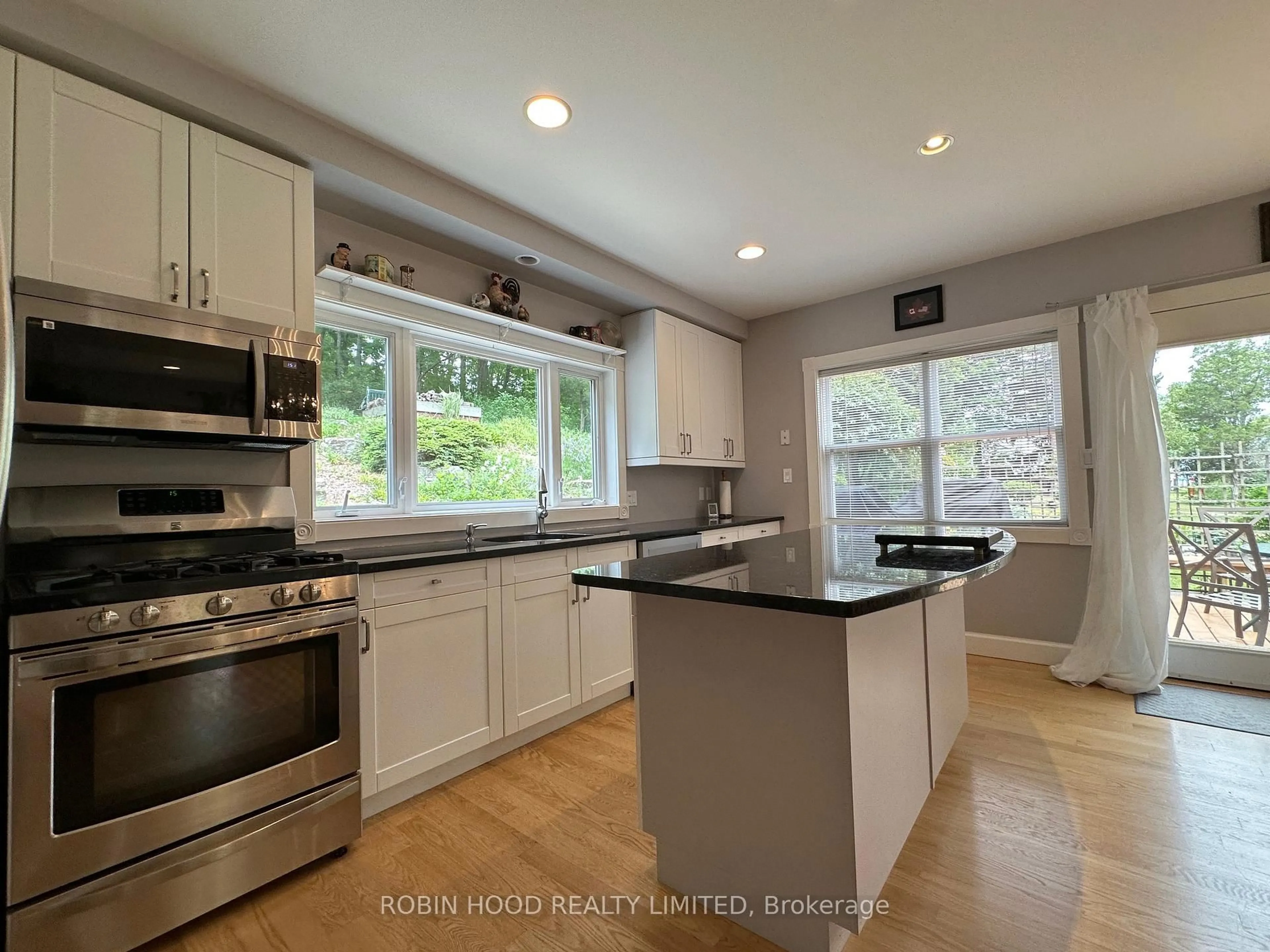 Open concept kitchen, ceramic/tile floor for 4912 Brown Rd, Fort Erie Ontario L0S 1N0