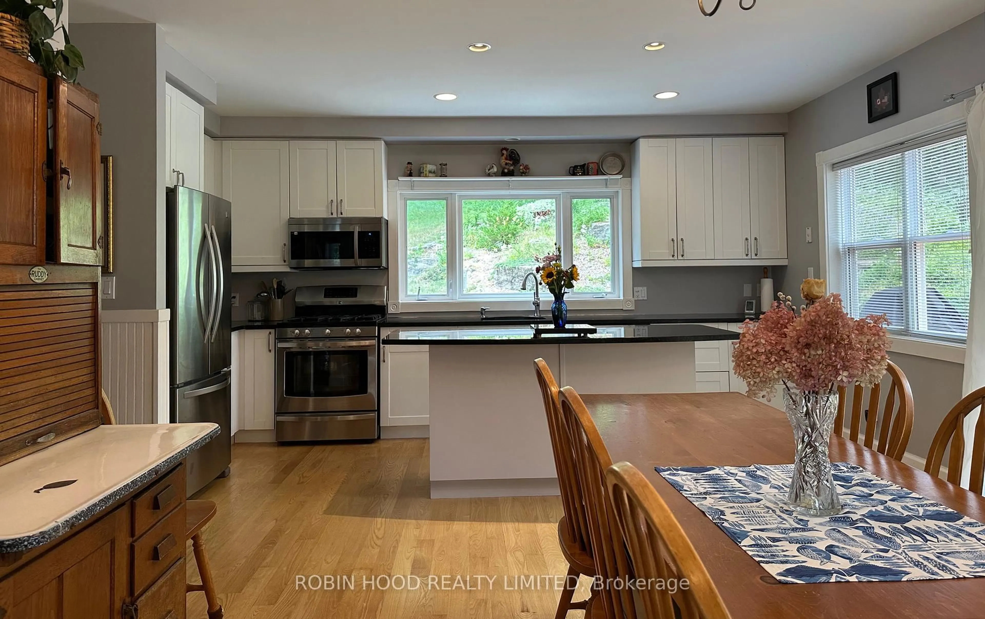 Open concept kitchen, unknown for 4912 Brown Rd, Fort Erie Ontario L0S 1N0