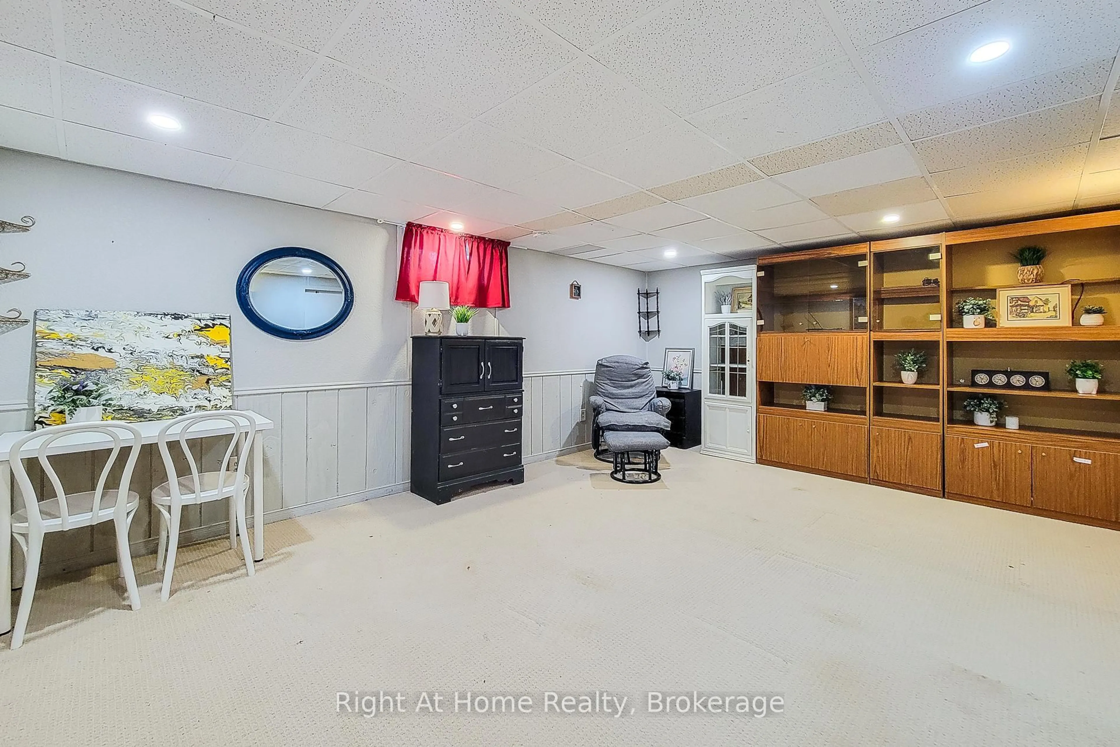 Unknown for 8 Glenburn Crt, Hamilton Ontario L8E 1C8