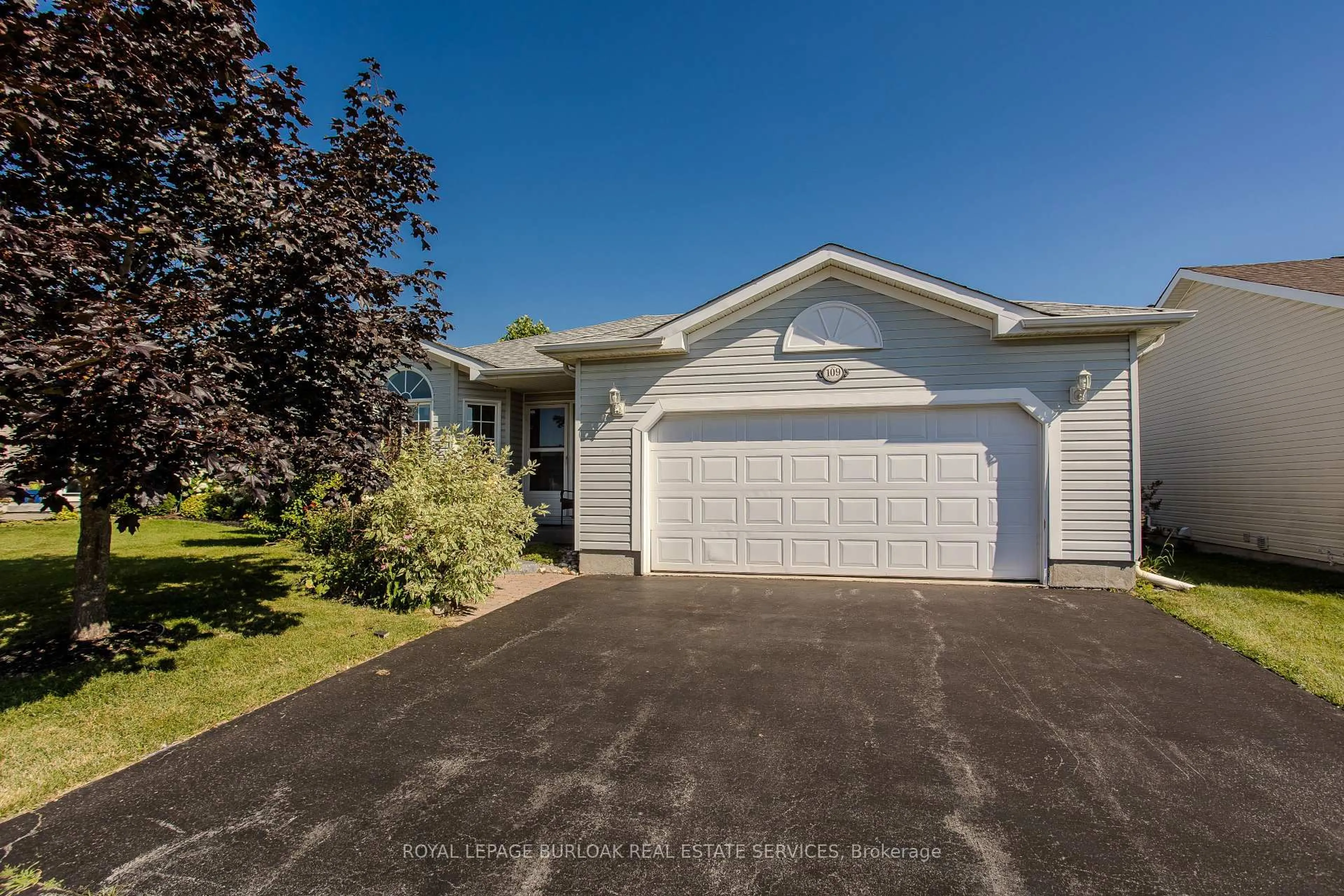Home with vinyl exterior material, street for 109 Emerald Crt, Hamilton Ontario L8B 1A5