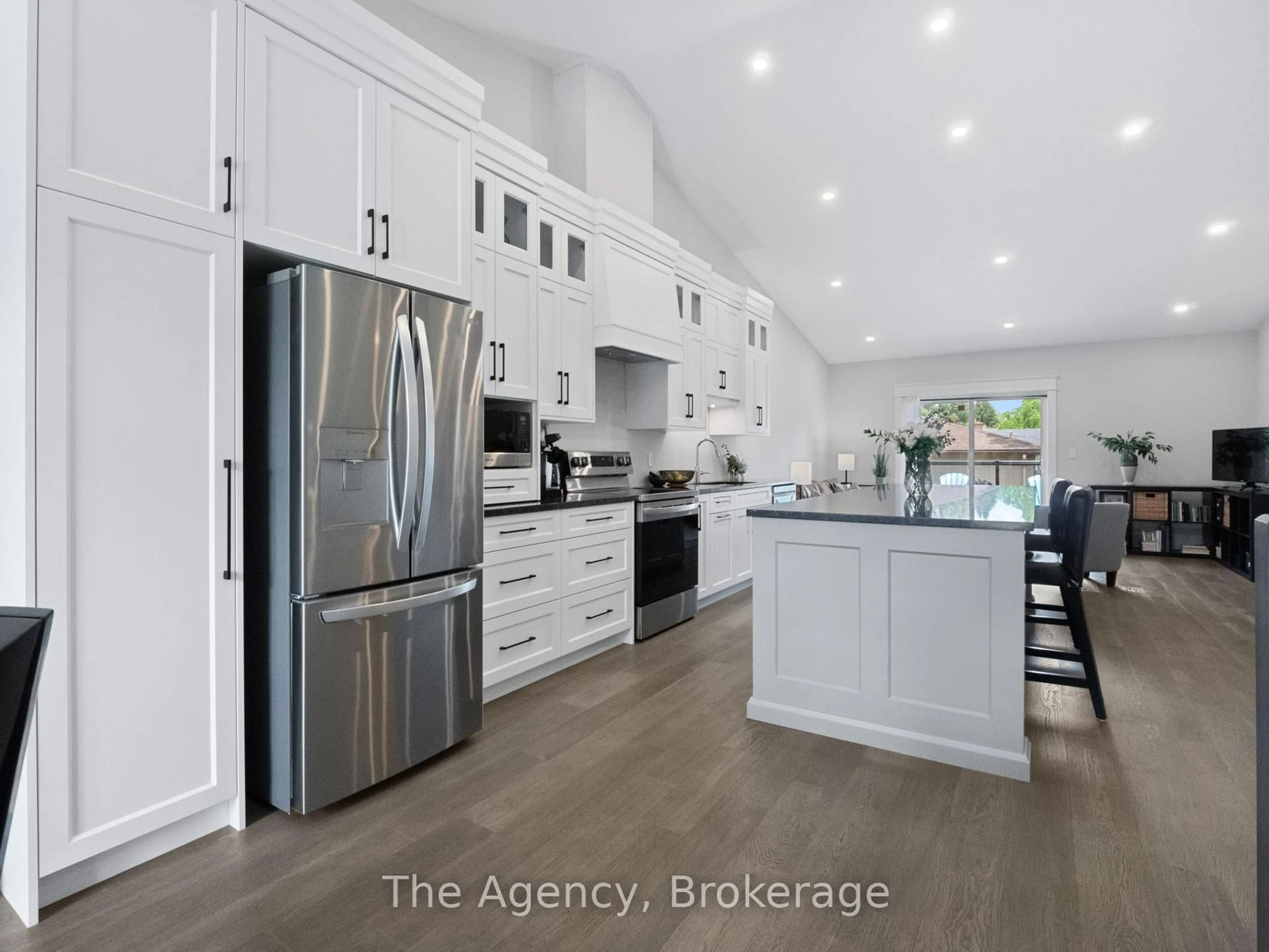 Open concept kitchen, unknown for 40 TOPHAM Blvd, Welland Ontario L3C 3G2