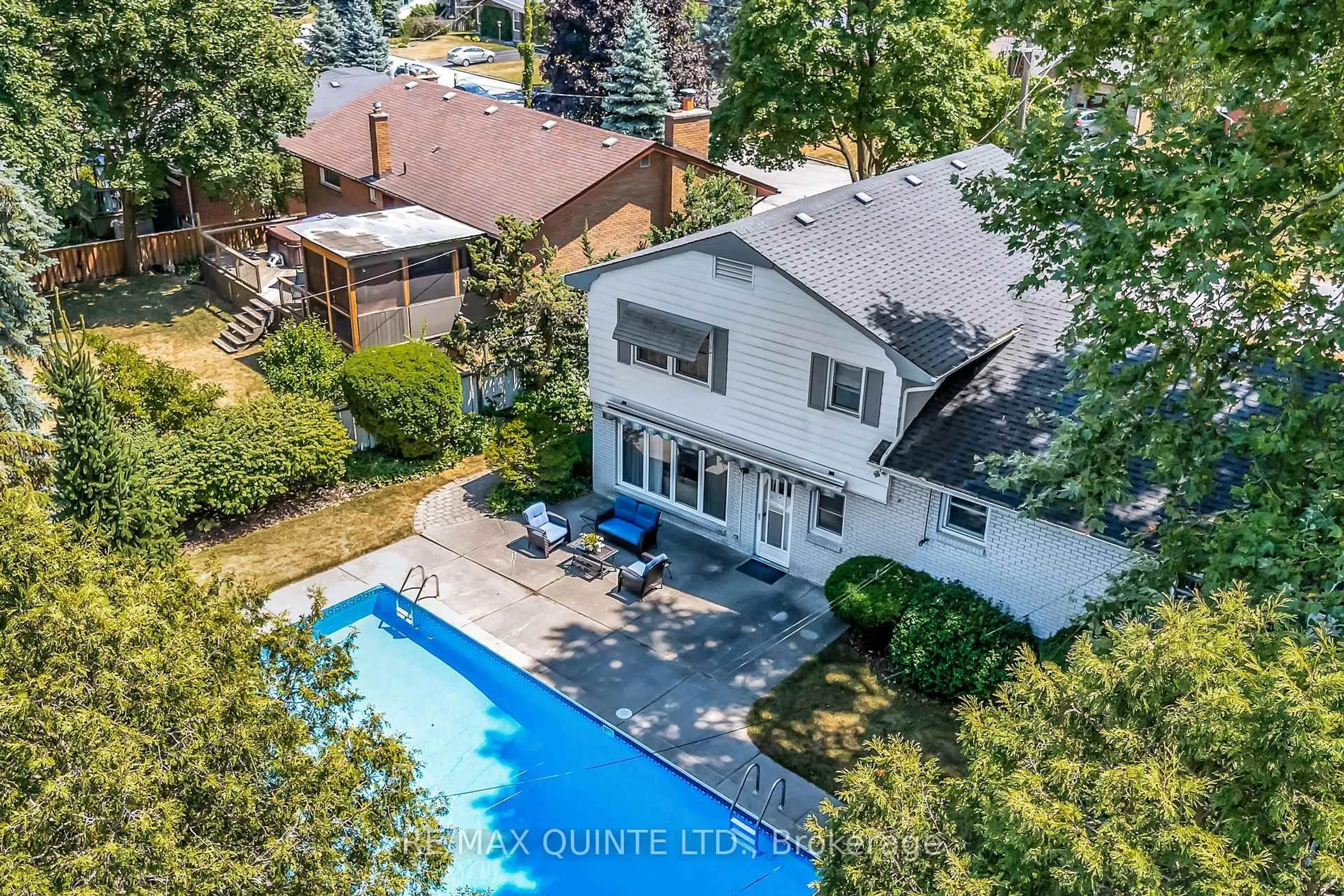 A pic from outside/outdoor area/front of a property/back of a property/a pic from drone, street for 26 Rosewood Ave, Belleville Ontario K8N 4E9