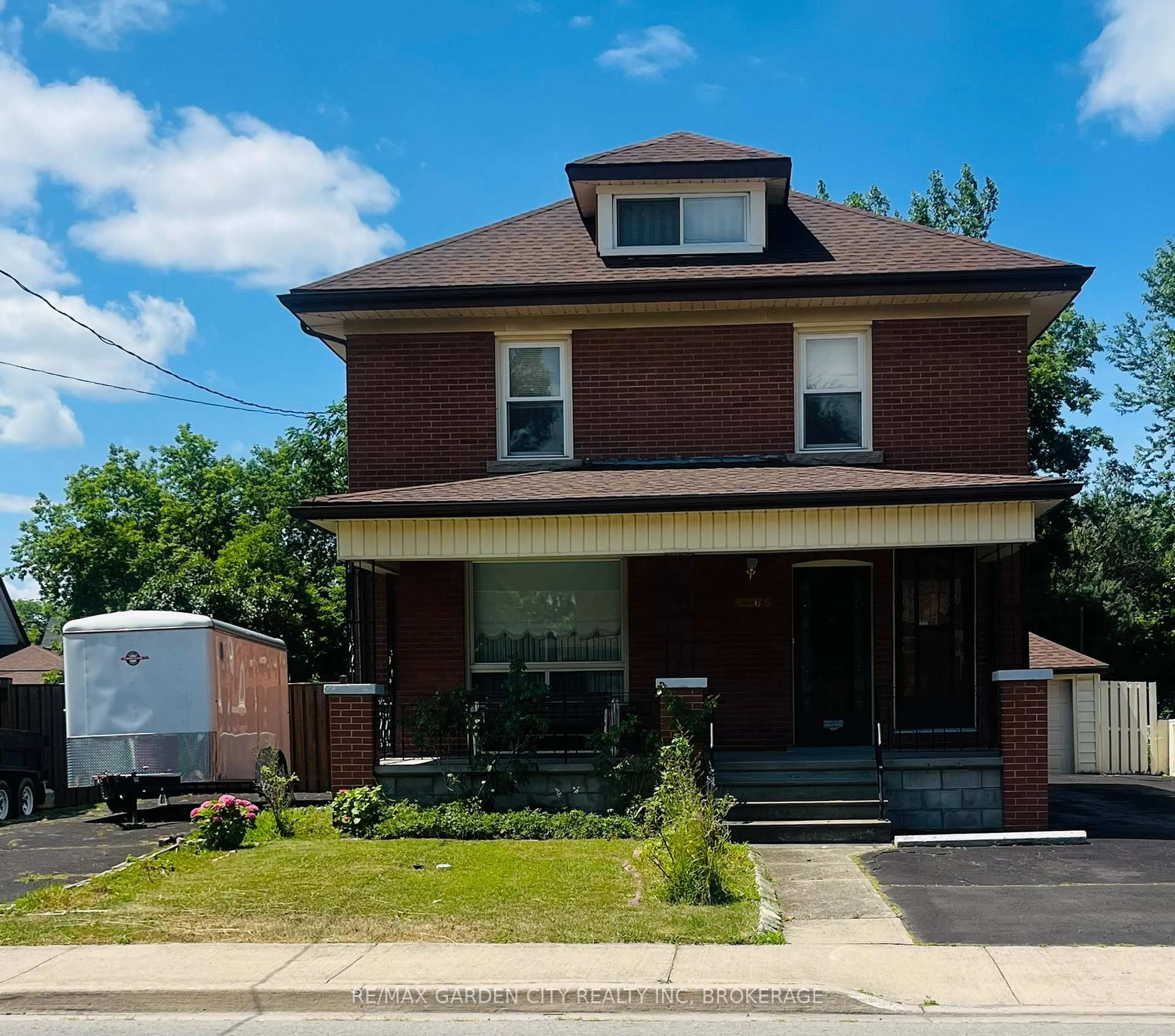 Home with brick exterior material, building for 4465 Second Ave, Niagara Falls Ontario L2E 4H1