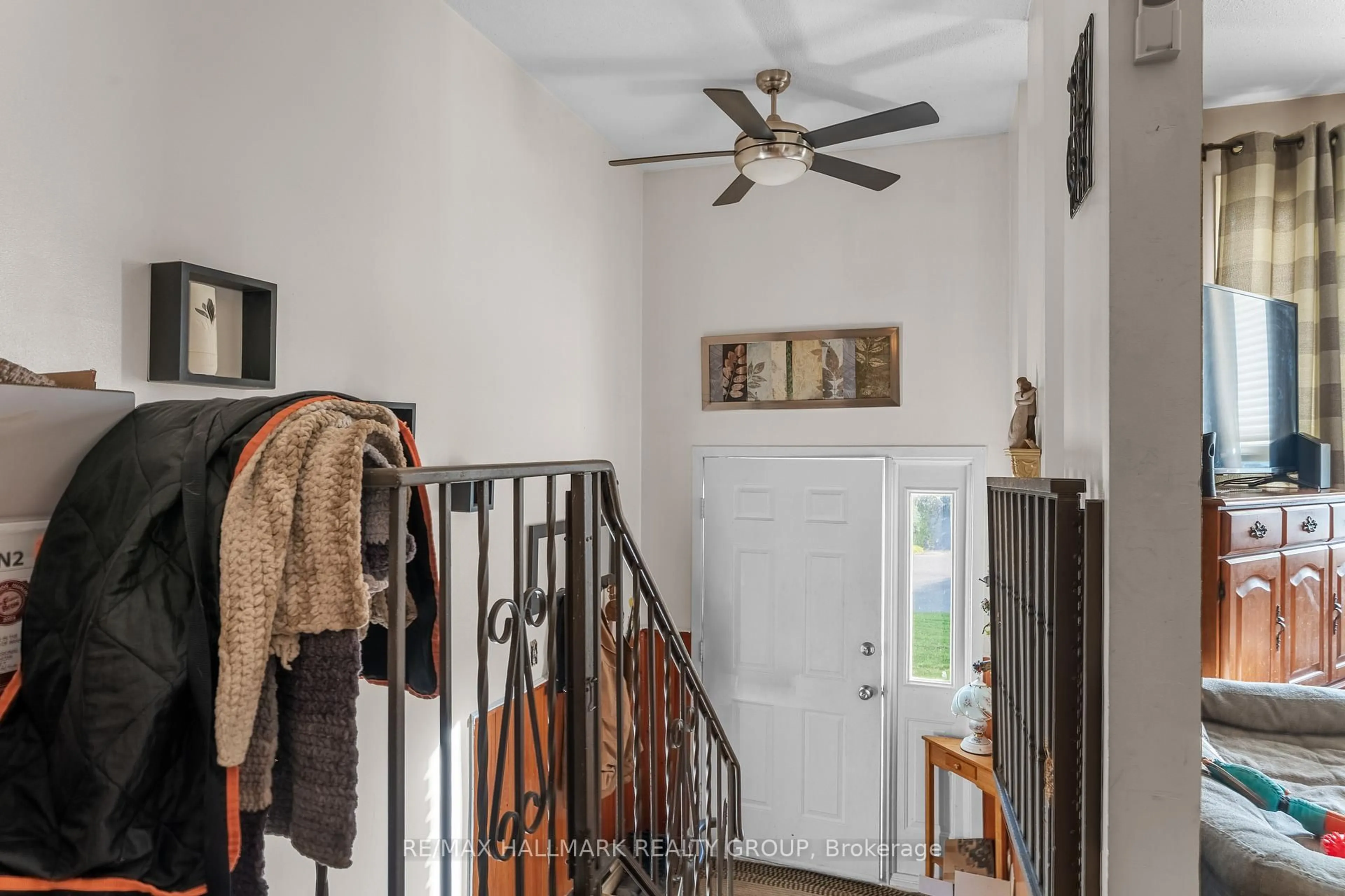 Indoor entryway for 2784 Leonard St, Clarence-Rockland Ontario K4K 1A4