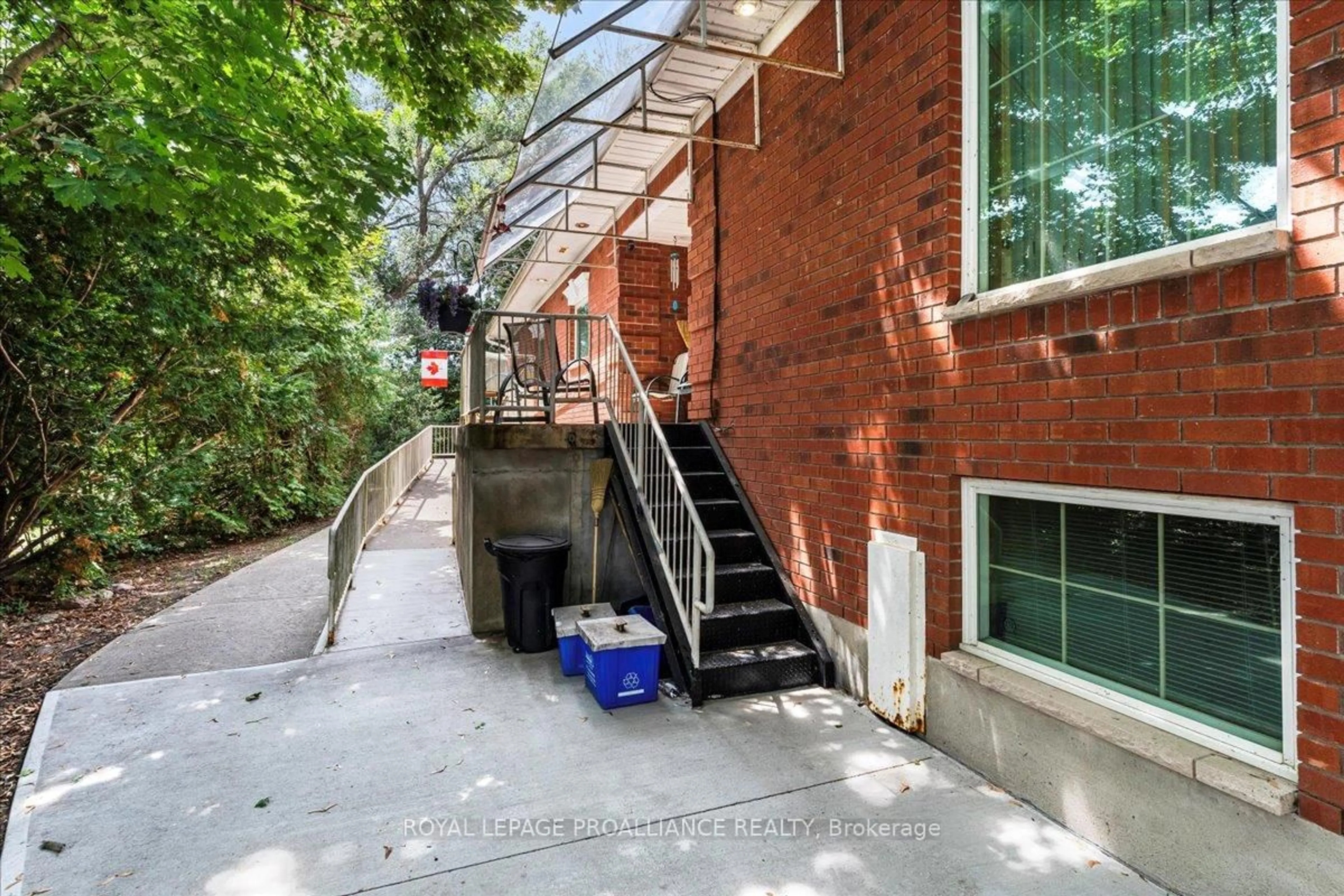 Patio, street for 320 Colborne St, Tweed Ontario K0K 3J0