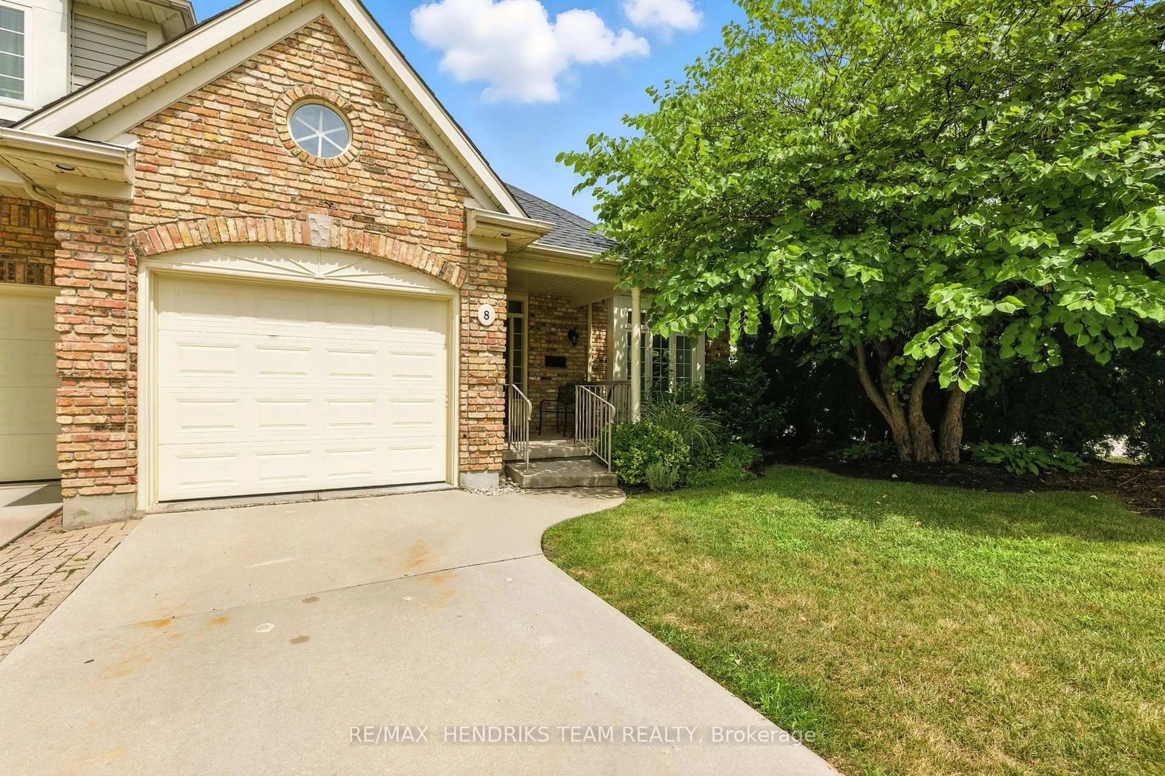 Unknown for 174 Martindale Rd #8, St. Catharines Ontario L2S 3Z9