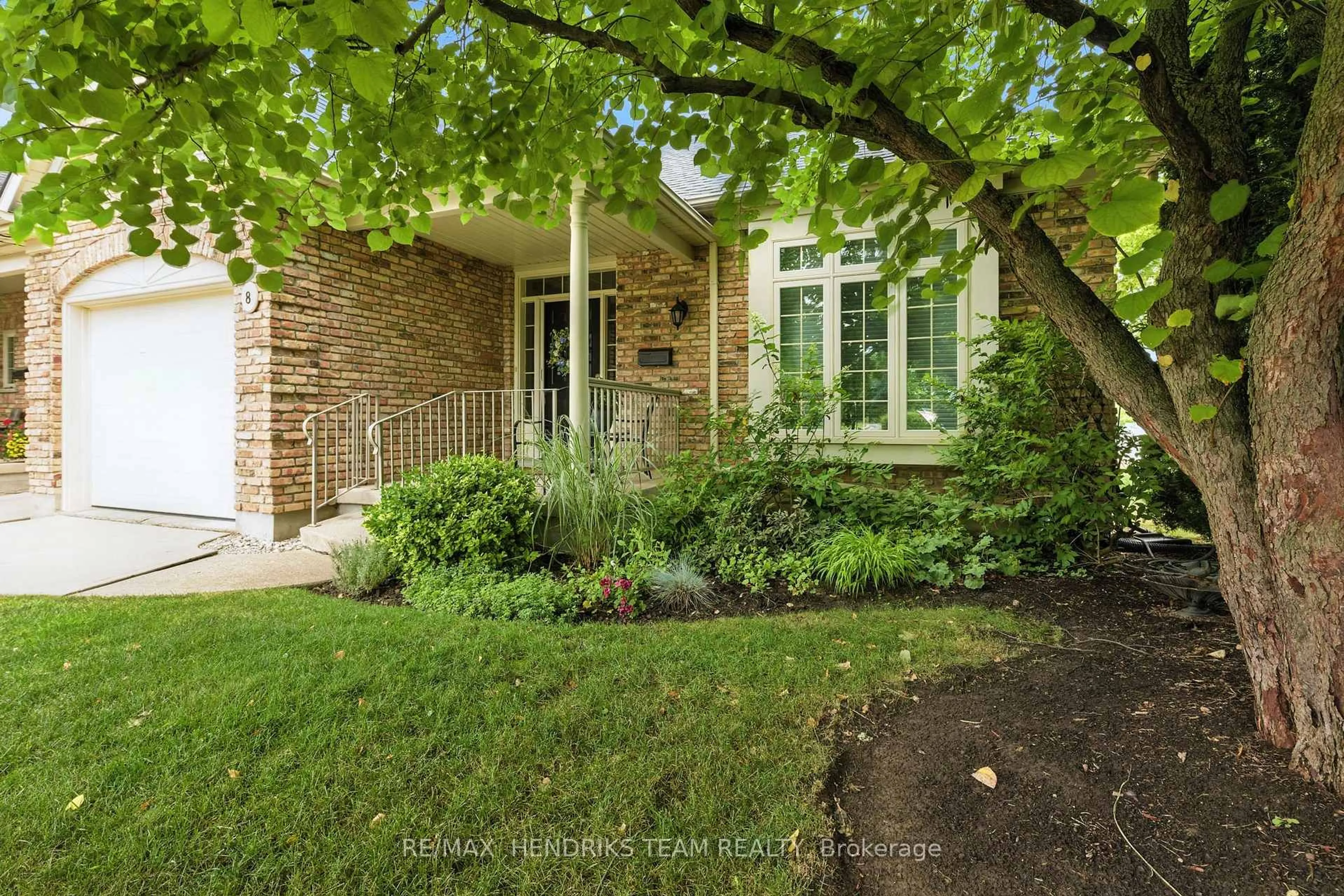 Home with brick exterior material, street for 174 Martindale Rd #8, St. Catharines Ontario L2S 3Z9