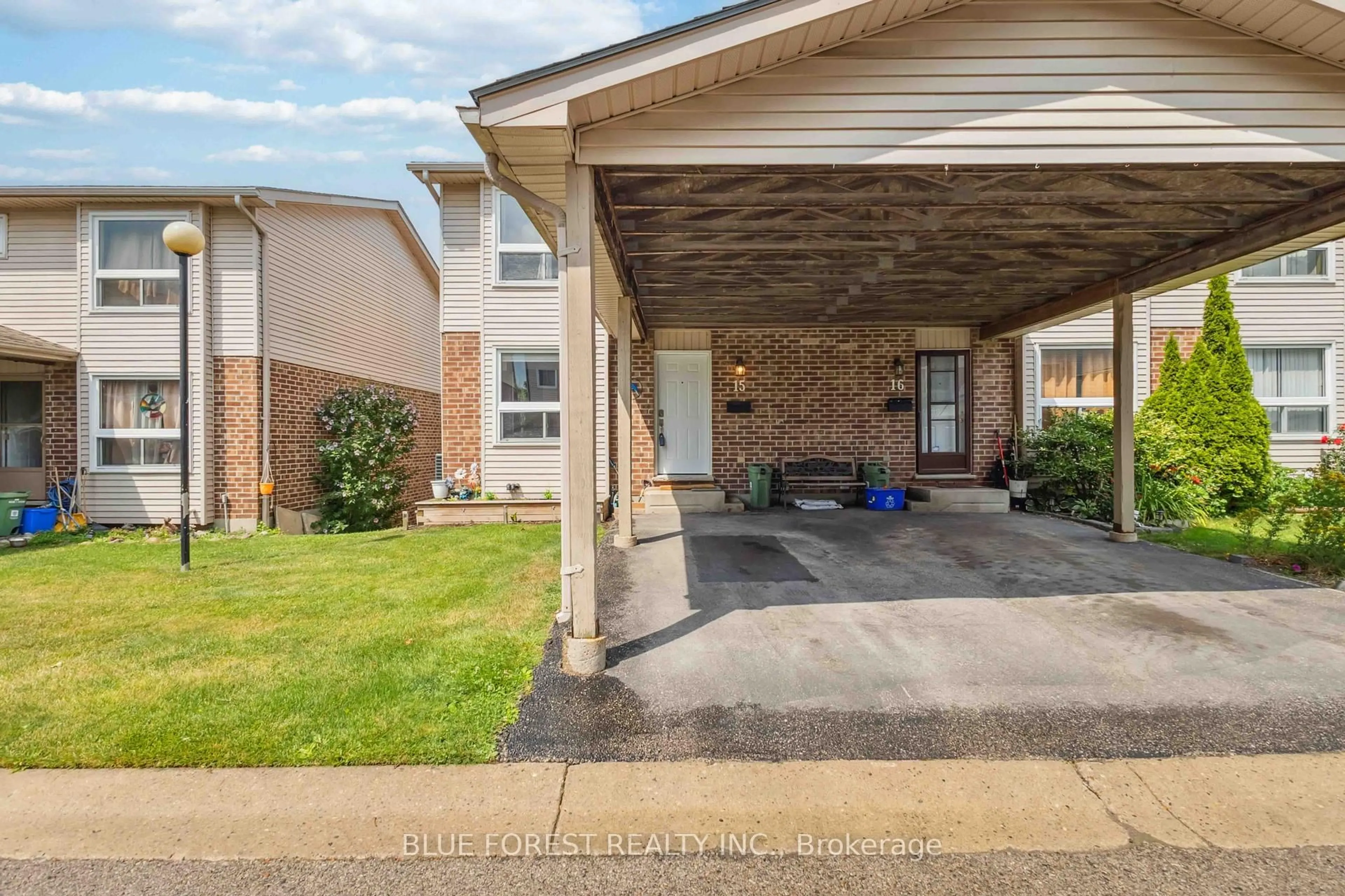 Patio, street for 450 Pond Mills Rd #15, London South Ontario N5Z 4X2