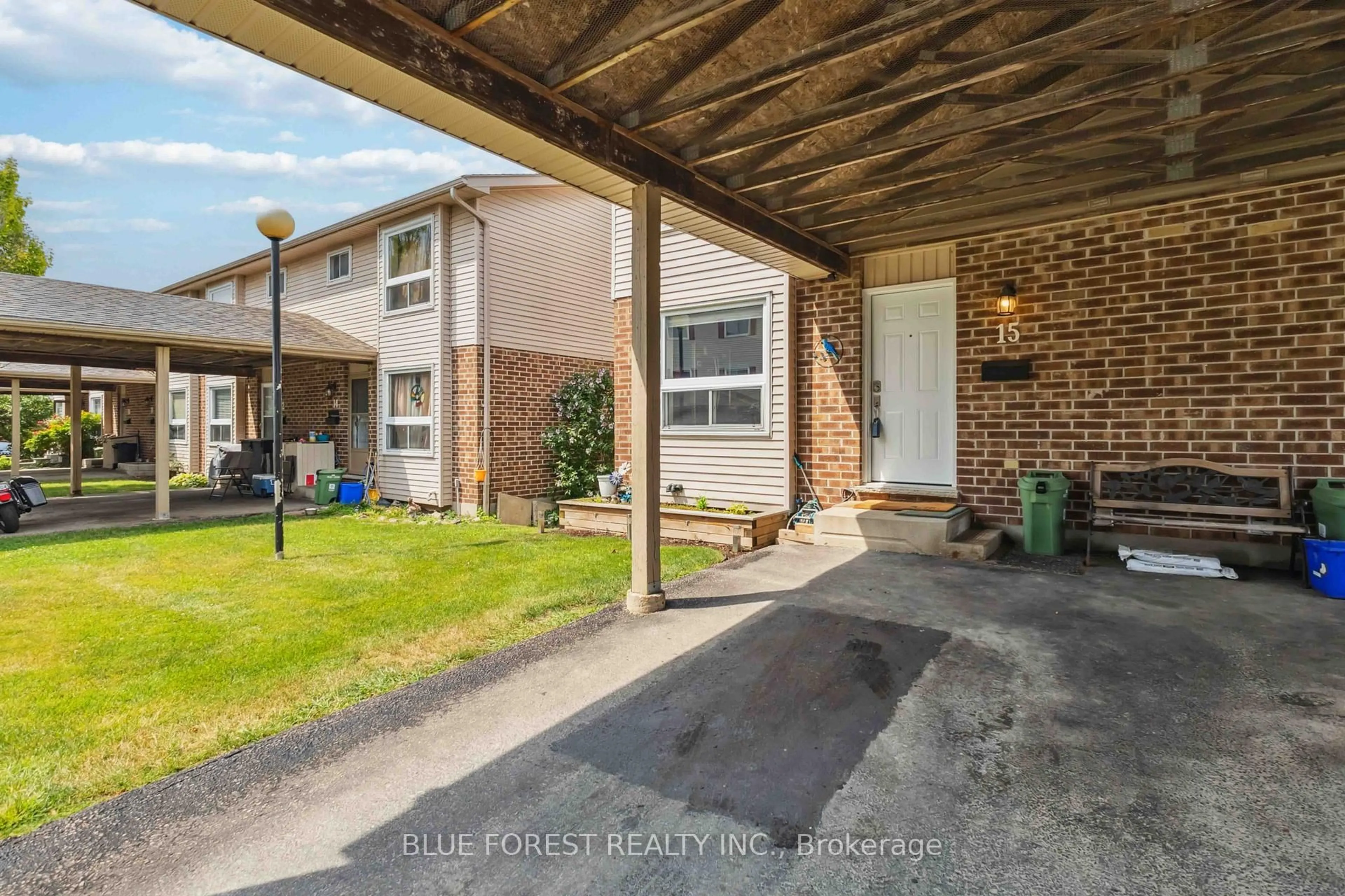 Patio, street for 450 Pond Mills Rd #15, London South Ontario N5Z 4X2
