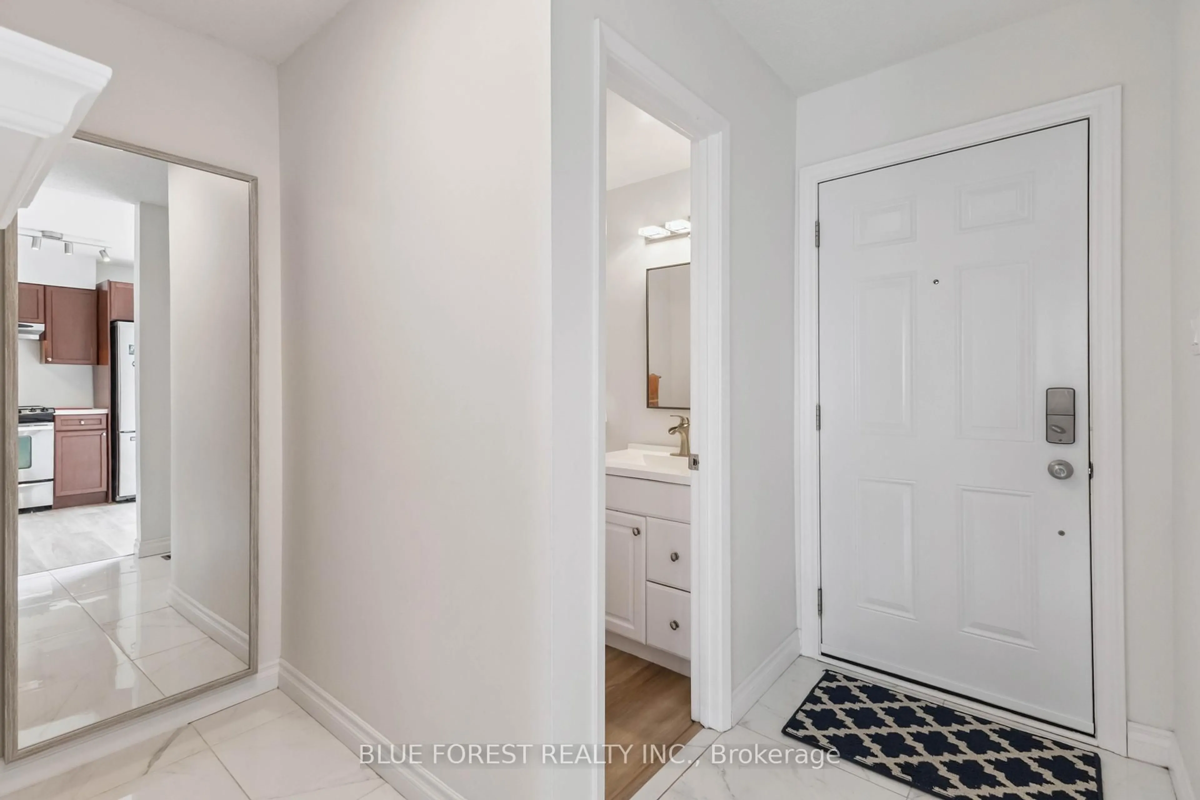 Indoor entryway for 450 Pond Mills Rd #15, London South Ontario N5Z 4X2