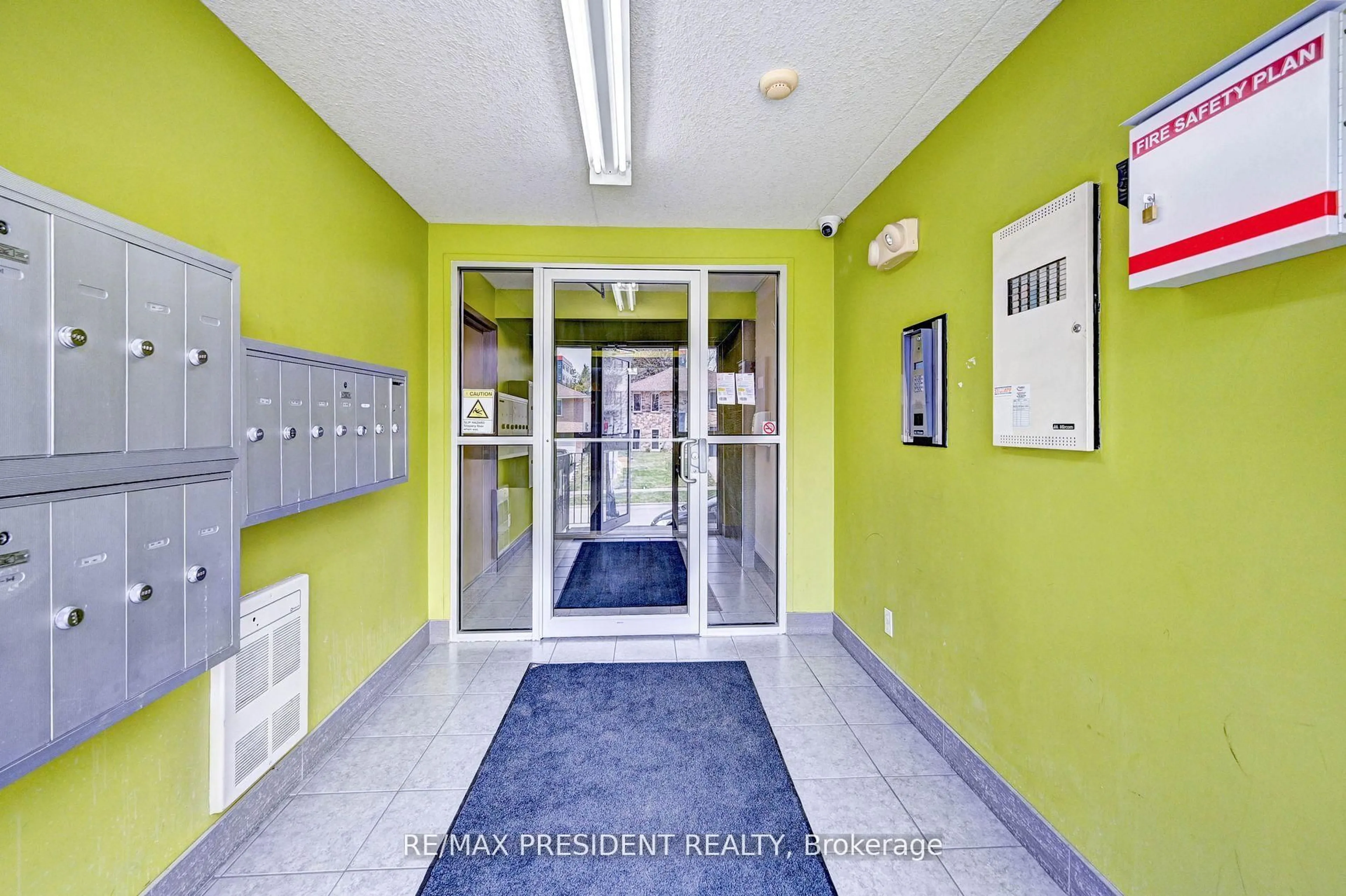 Indoor foyer for 261 Lester St #504, Waterloo Ontario N2L 3W6