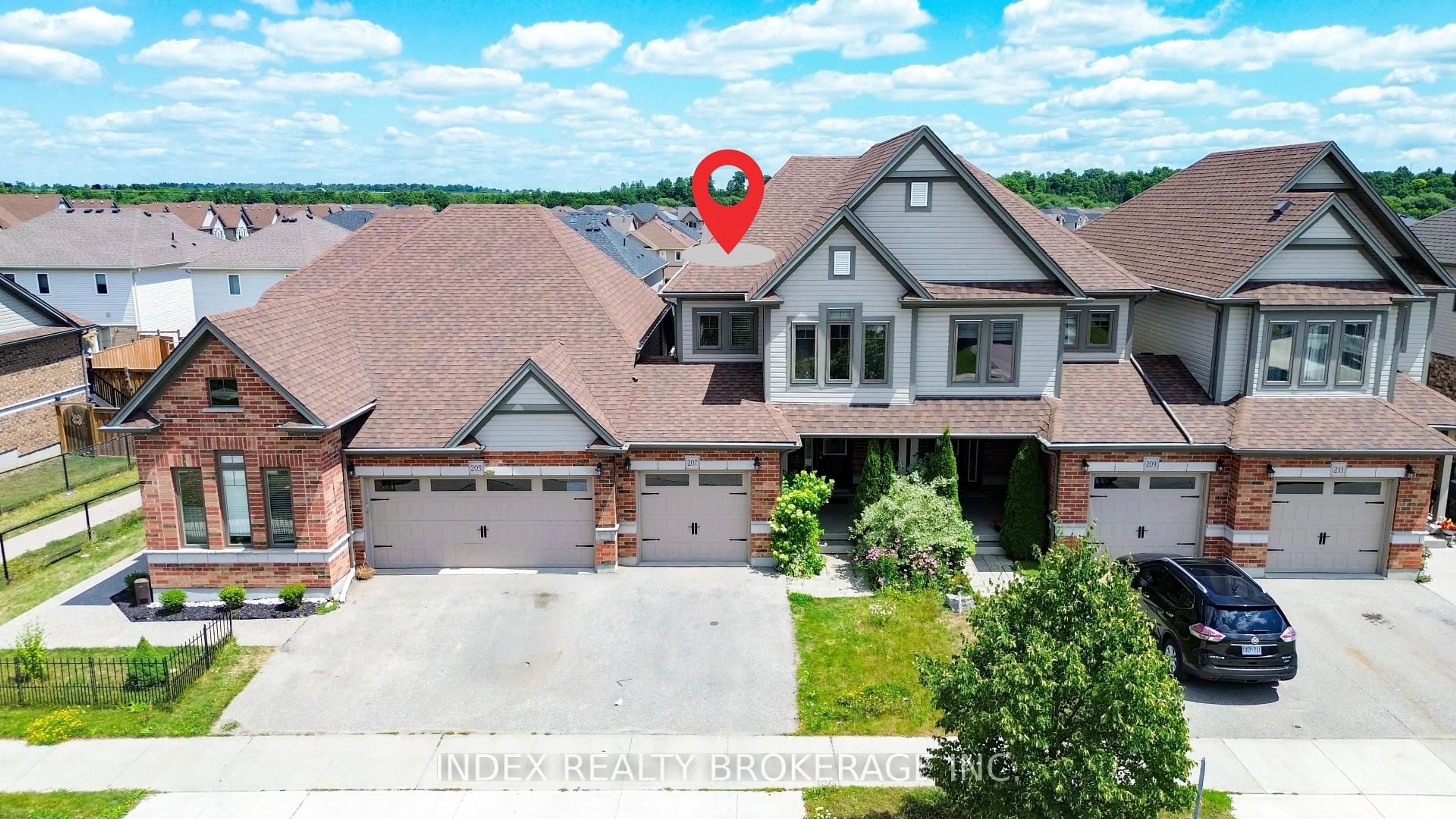 A pic from outside/outdoor area/front of a property/back of a property/a pic from drone, street for 207 Eden Oak Tr, Kitchener Ontario N2A 0H6