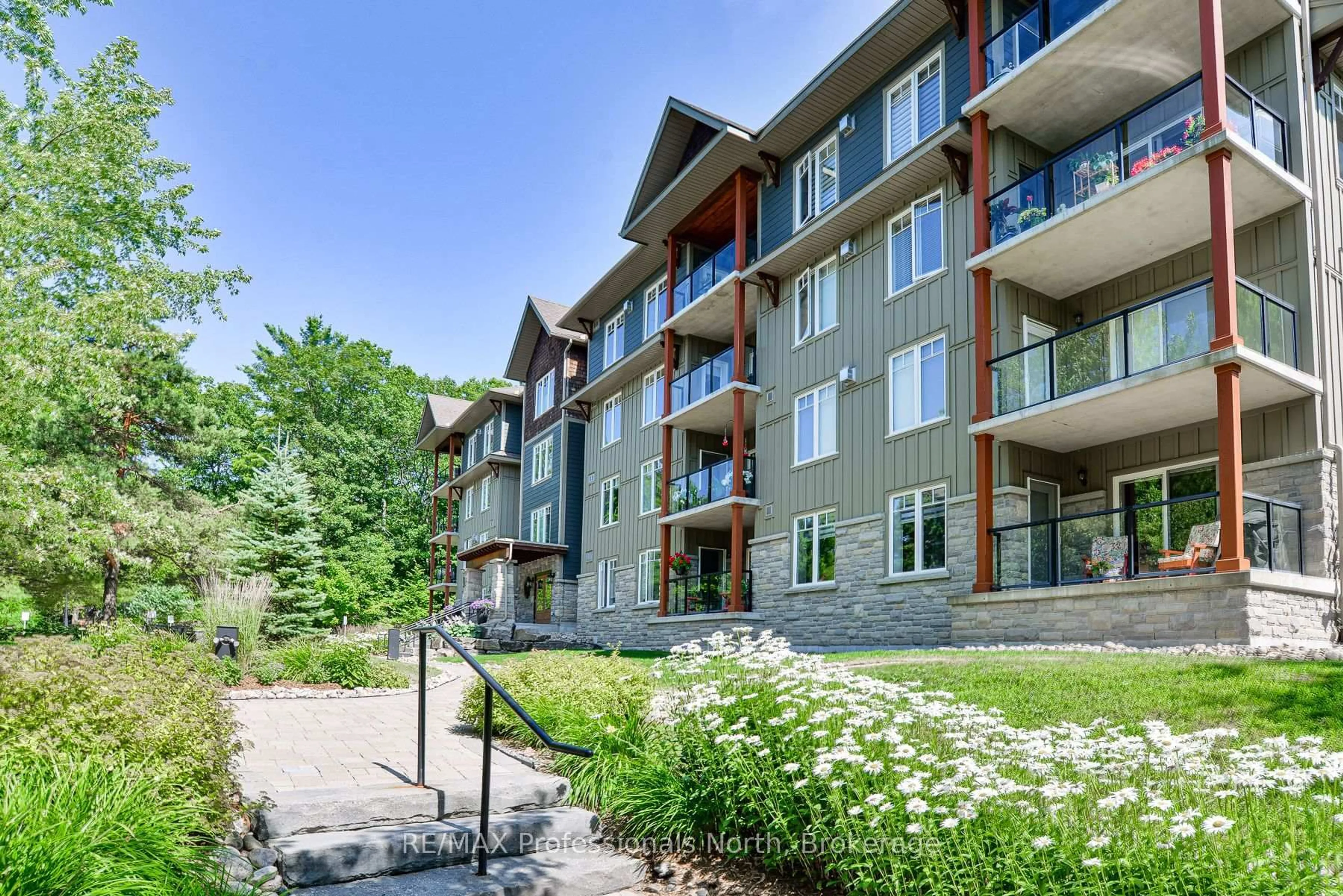 Patio, unknown for 391 B Manitoba St #406, Bracebridge Ontario P1L 0B5