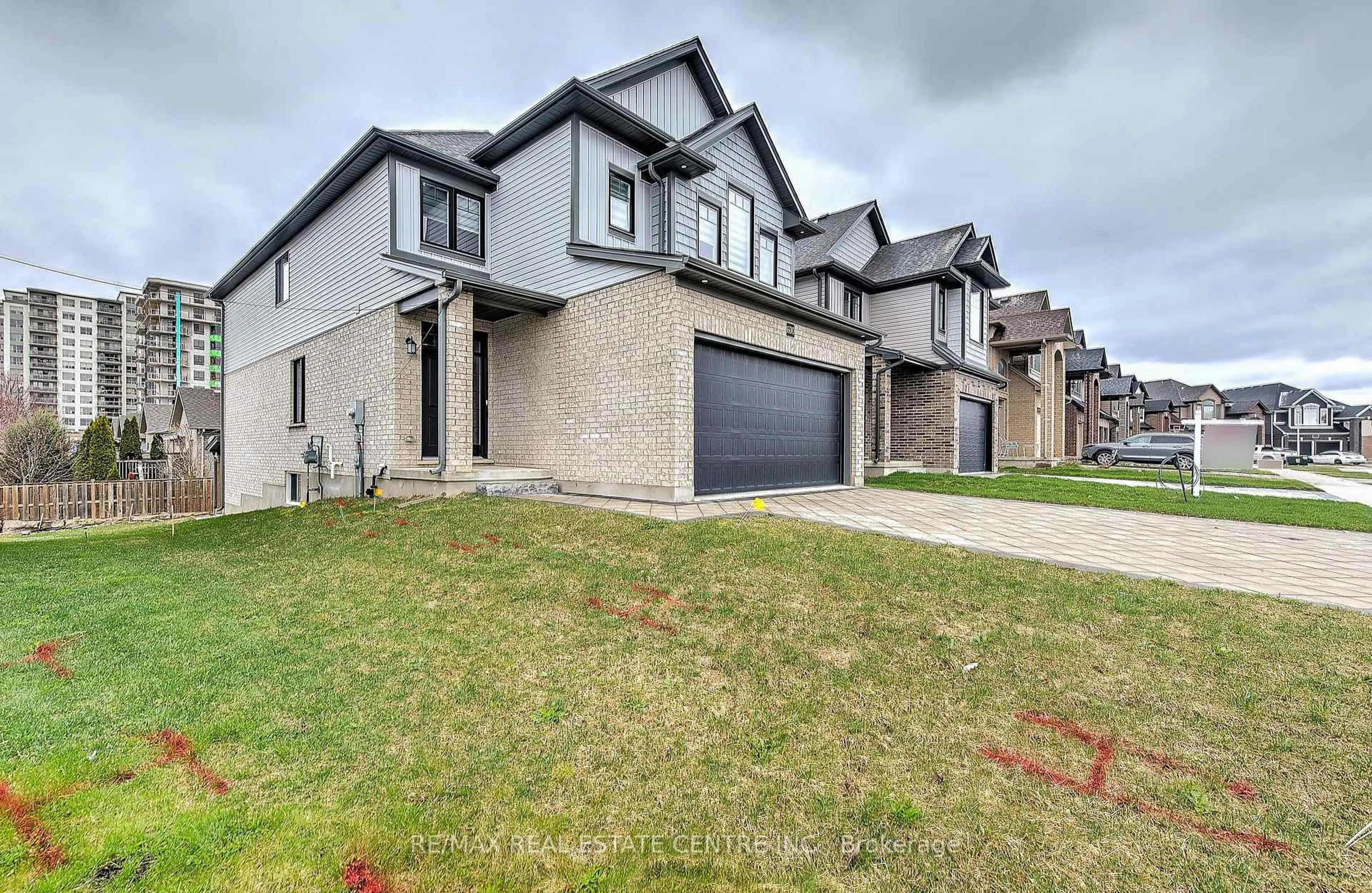 Unknown for 1600 Noah Bend, London North Ontario N6G 0T2