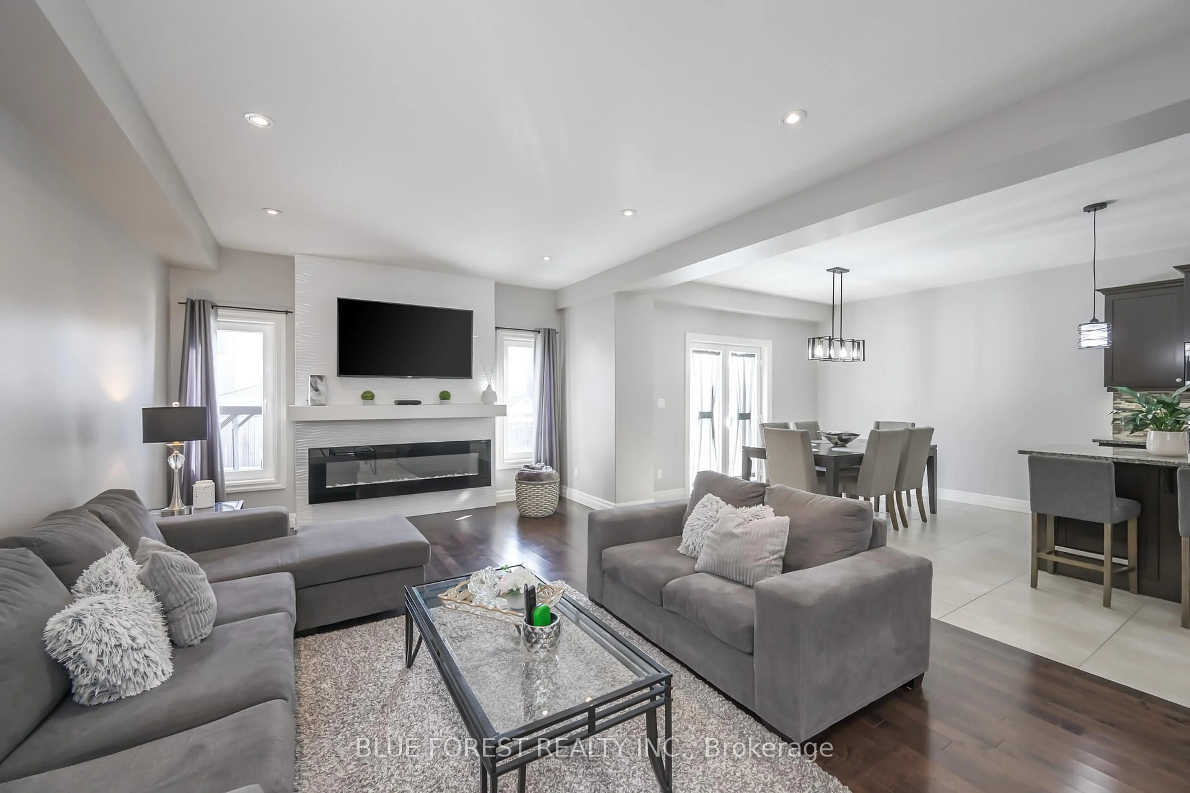 Living room with furniture, unknown for 1835 CEDARPARK Dr, London North Ontario N5X 0C7