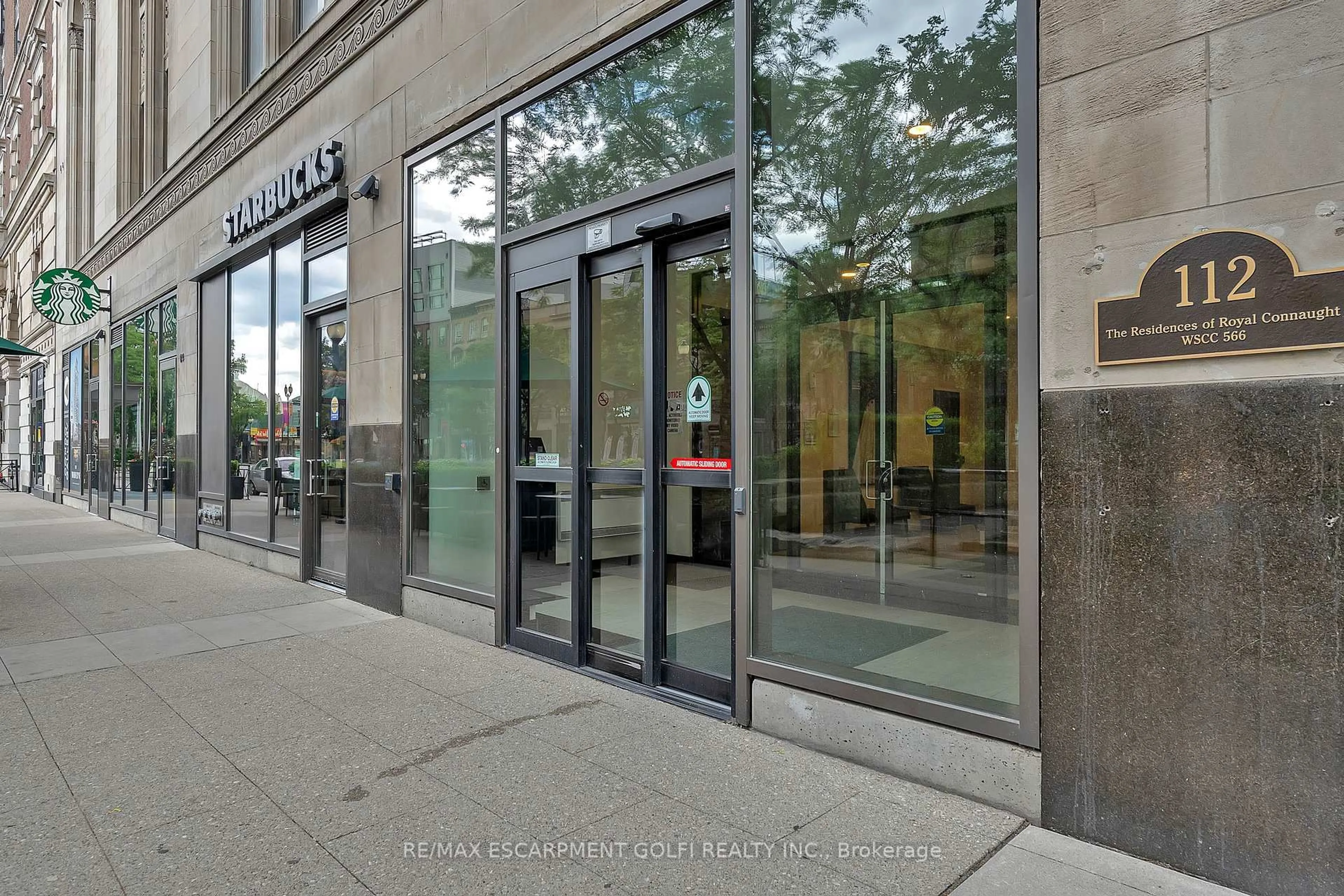 Indoor foyer for 112 King St #1006, Hamilton Ontario L8N 1A8