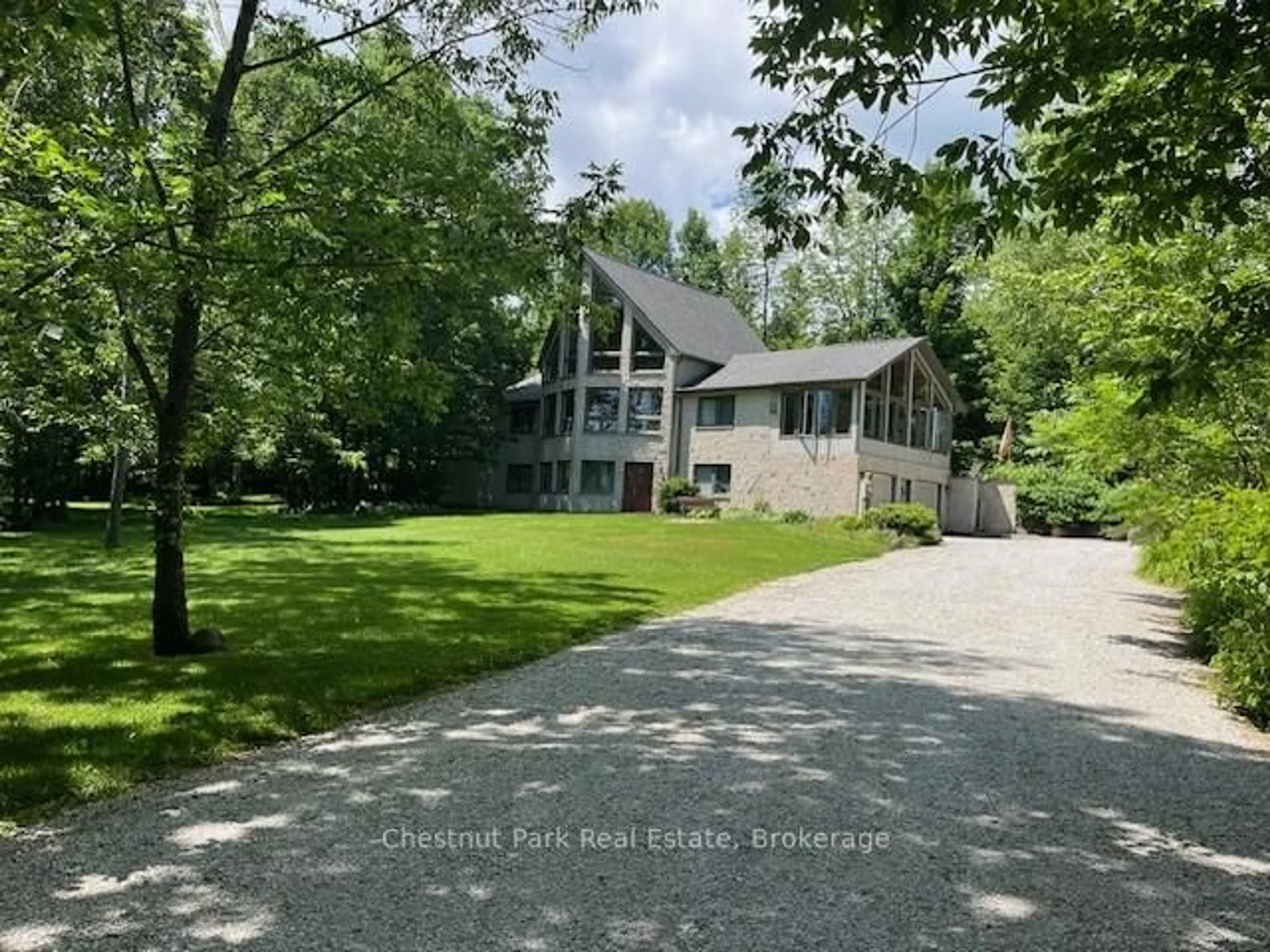 A pic from outside/outdoor area/front of a property/back of a property/a pic from drone, unknown for 156 Harbour Beach Dr, Meaford Ontario N4L 1W5