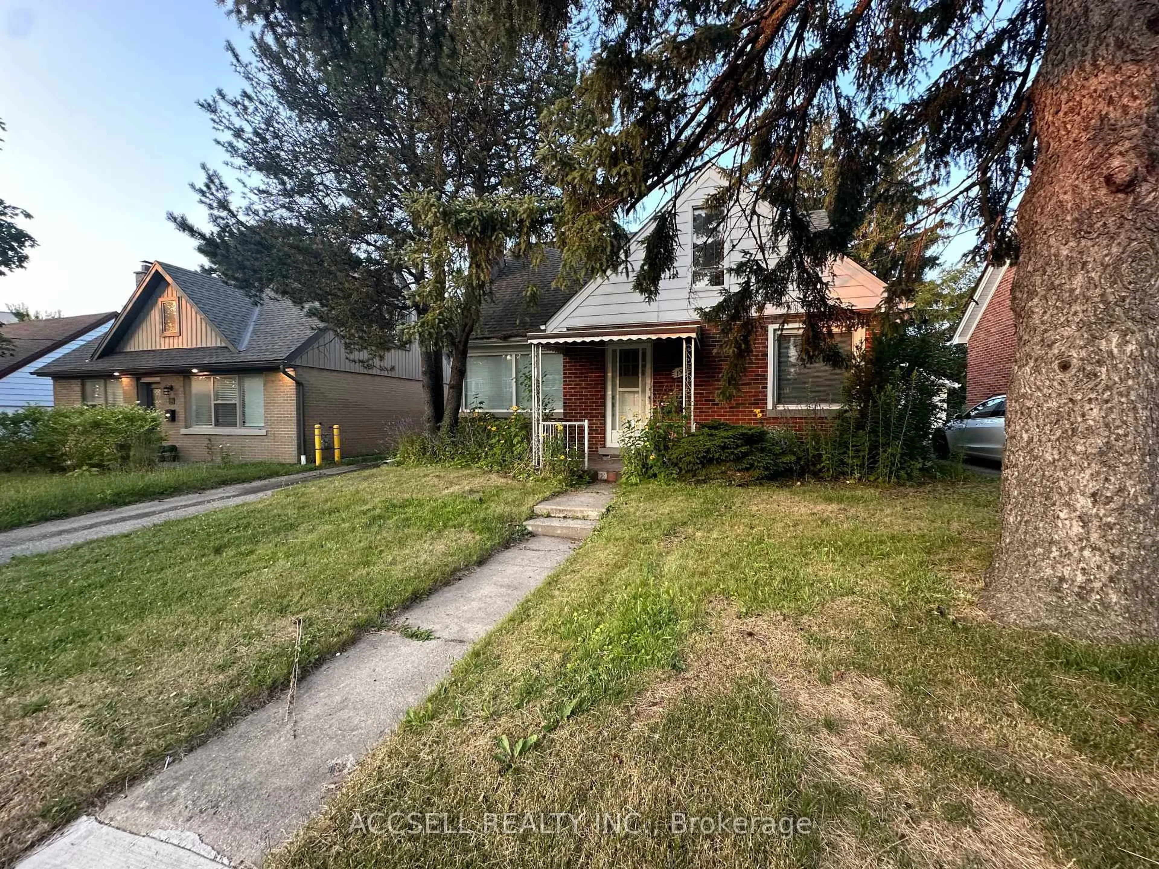 A pic from outside/outdoor area/front of a property/back of a property/a pic from drone, street for 198 Highland Rd, Kitchener Ontario N2M 3W2