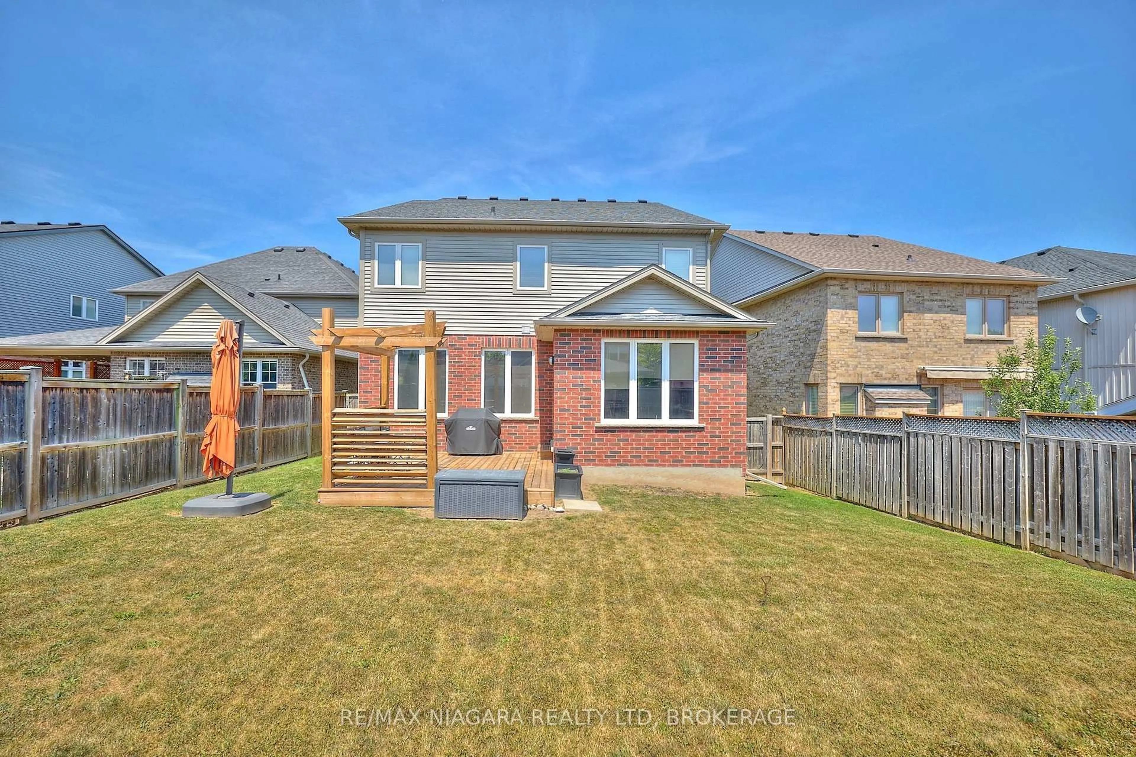 Home with brick exterior material, street for 6 Alex Grant Pl, St. Catharines Ontario L2P 0A2