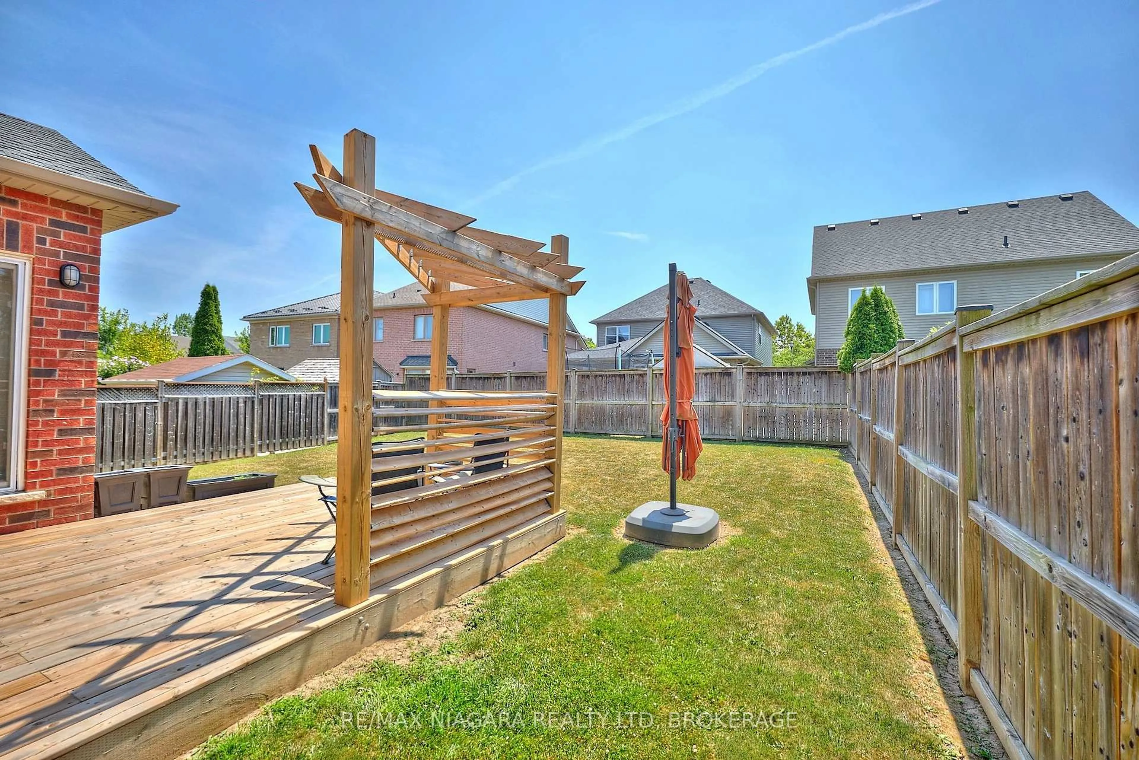 Patio, unknown for 6 Alex Grant Pl, St. Catharines Ontario L2P 0A2