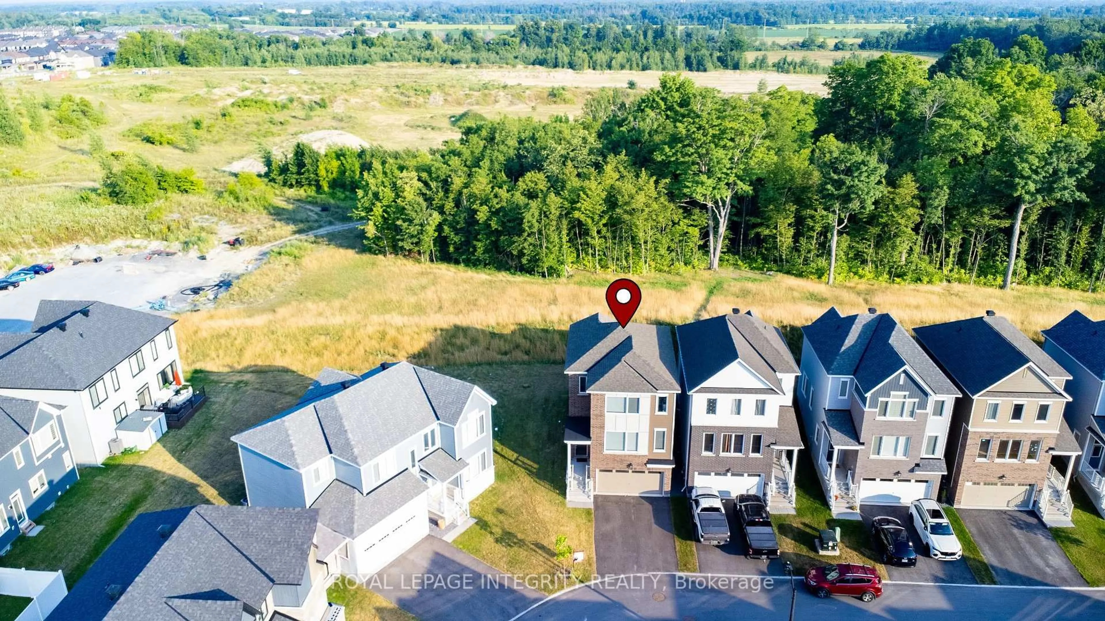 A pic from outside/outdoor area/front of a property/back of a property/a pic from drone, unknown for 432 Appalachian Circ, Ottawa Ontario K2J 6X4