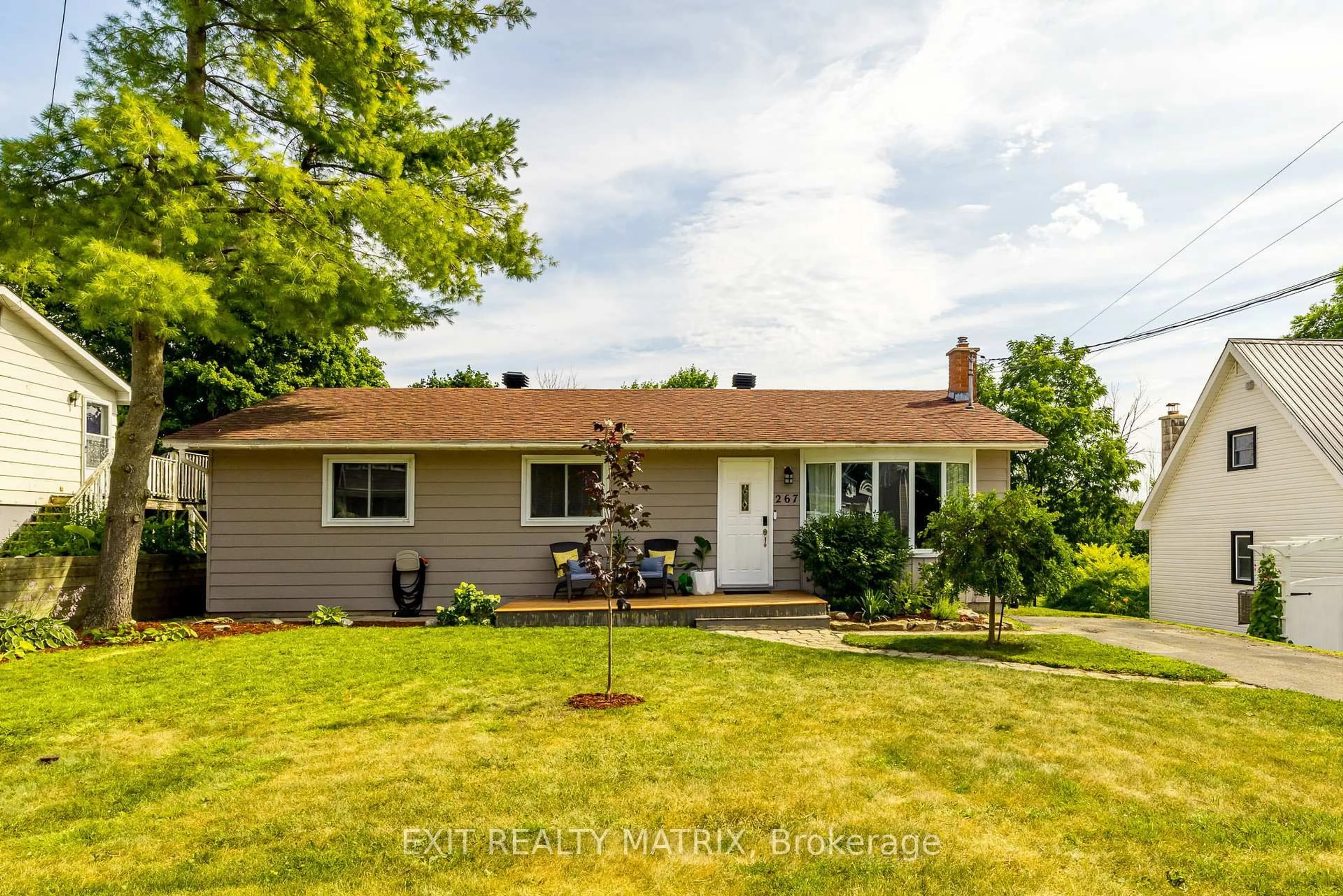 A pic from outside/outdoor area/front of a property/back of a property/a pic from drone, unknown for 267 Ann St, Almonte Ontario K0A 1A0